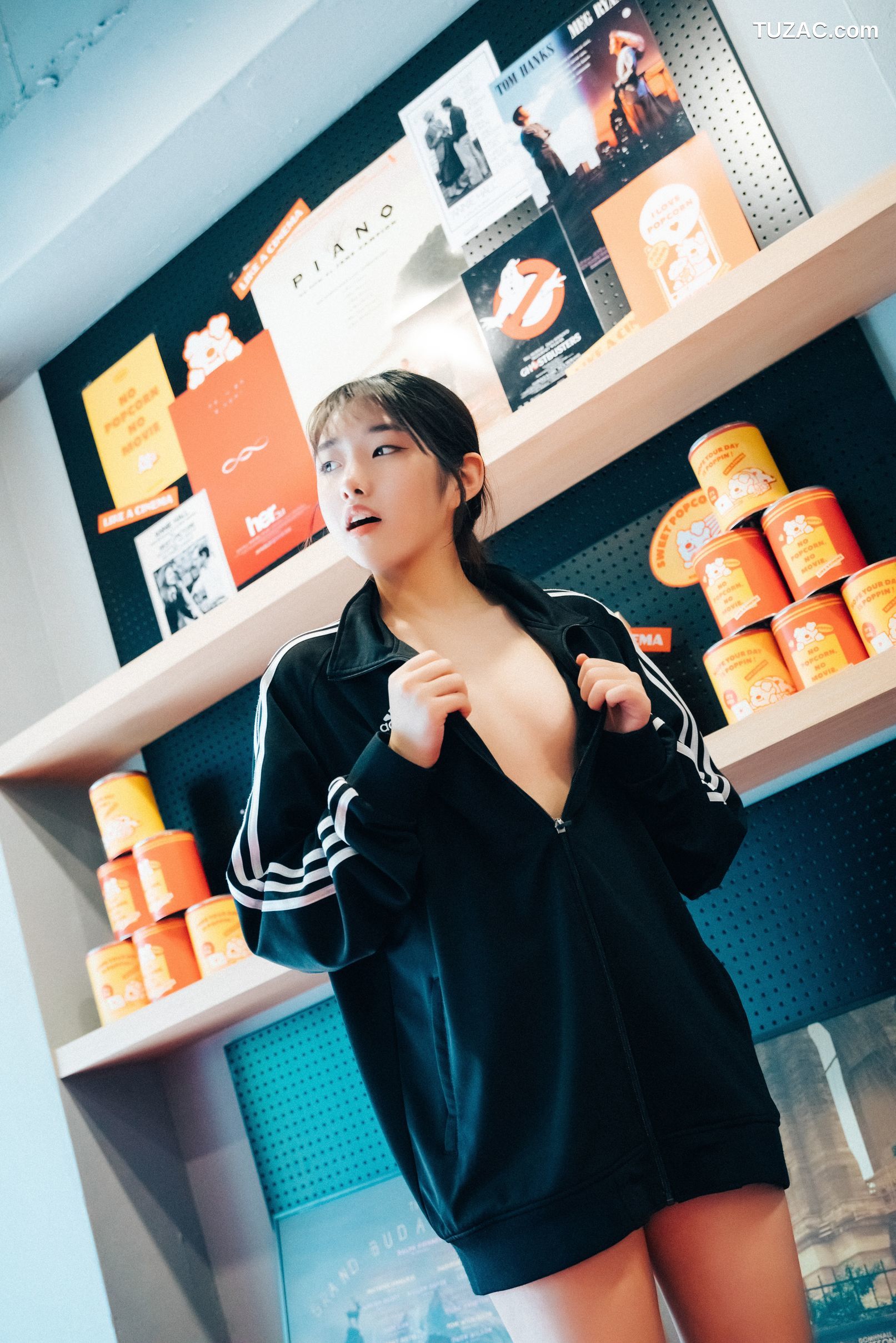 Sonson-손손-影院裸露女孩-无圣光-Cinema-Girl-Loozy