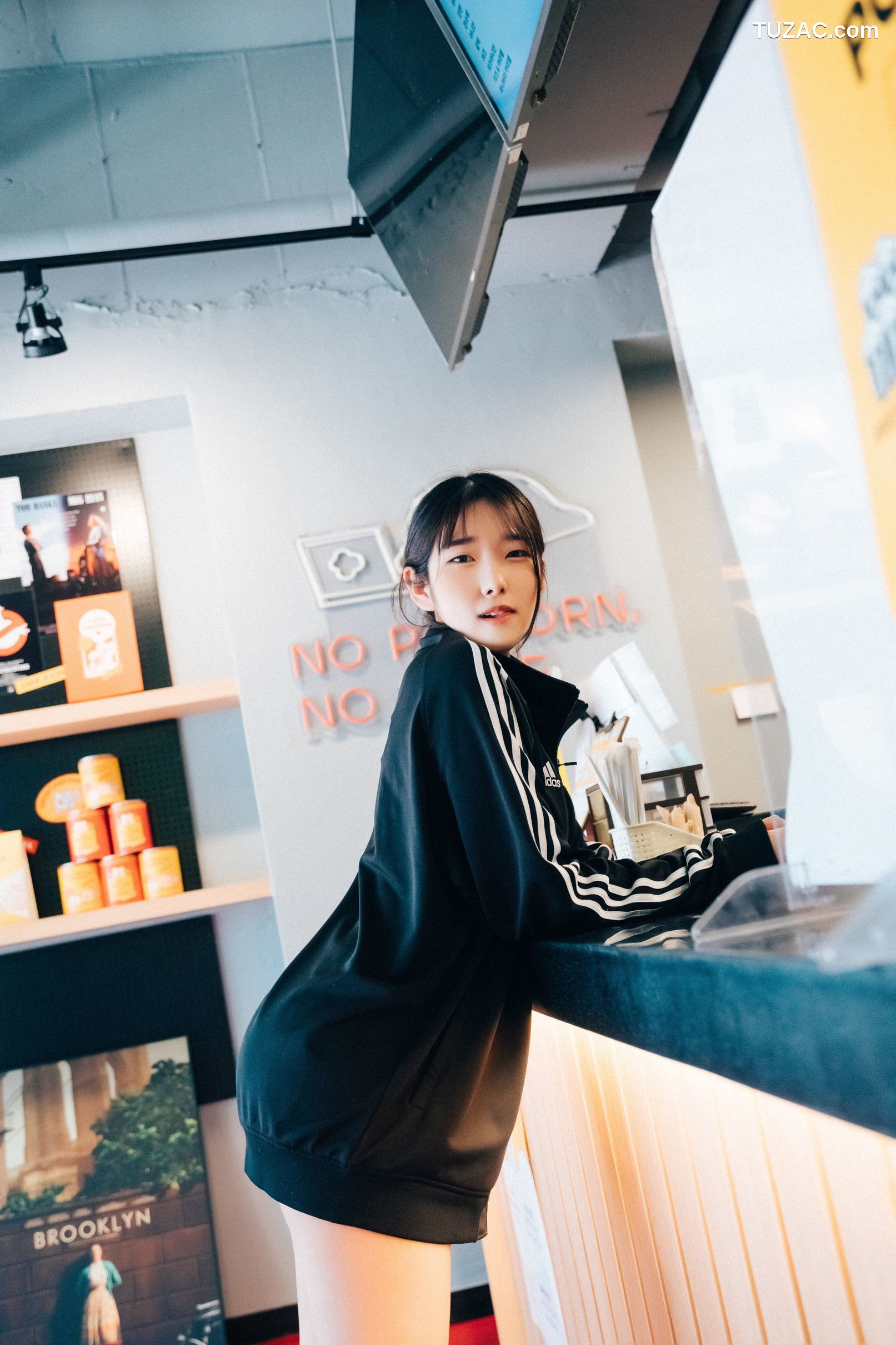 Sonson-손손-影院裸露女孩-无圣光-Cinema-Girl-Loozy