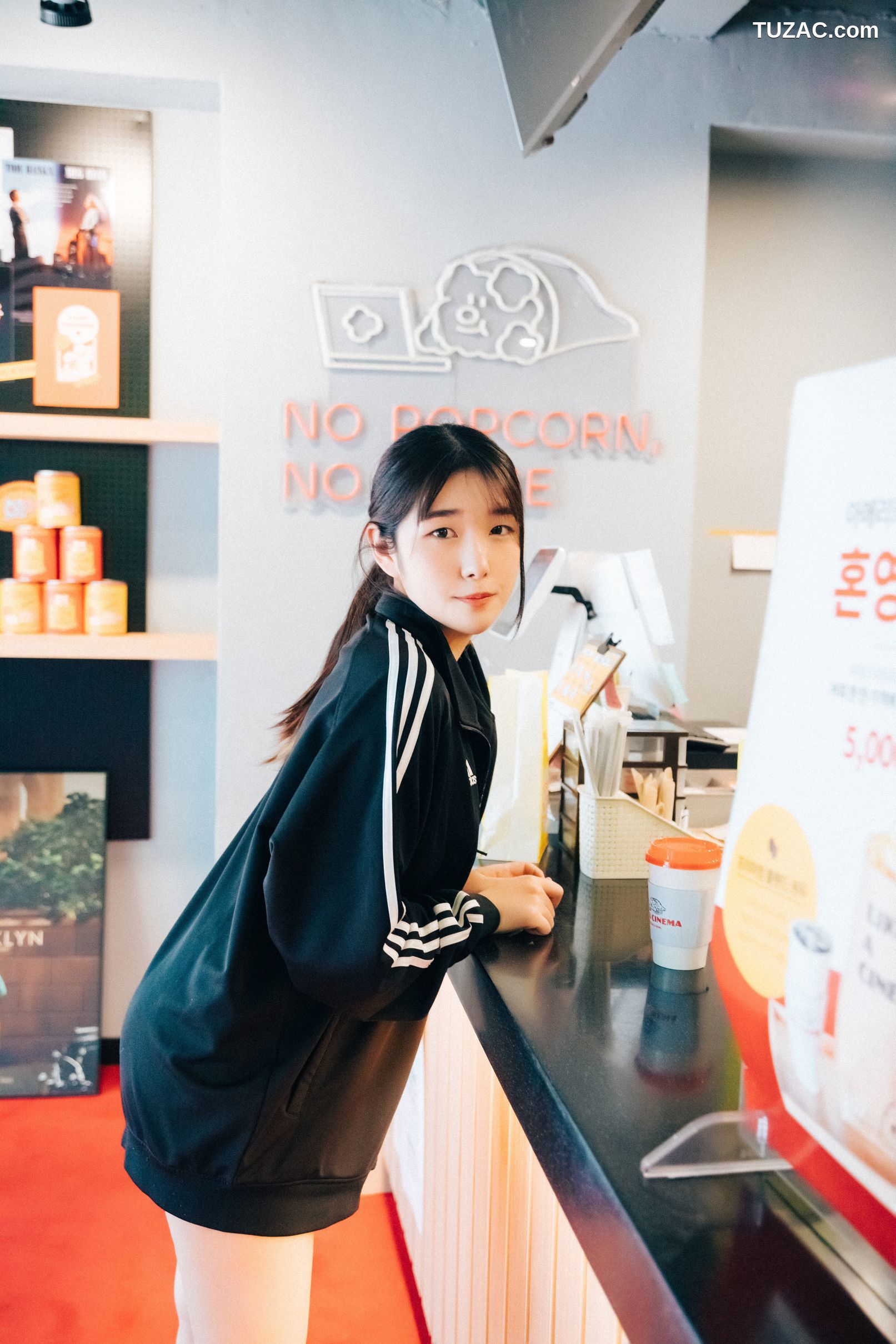 Sonson-손손-影院裸露女孩-无圣光-Cinema-Girl-Loozy