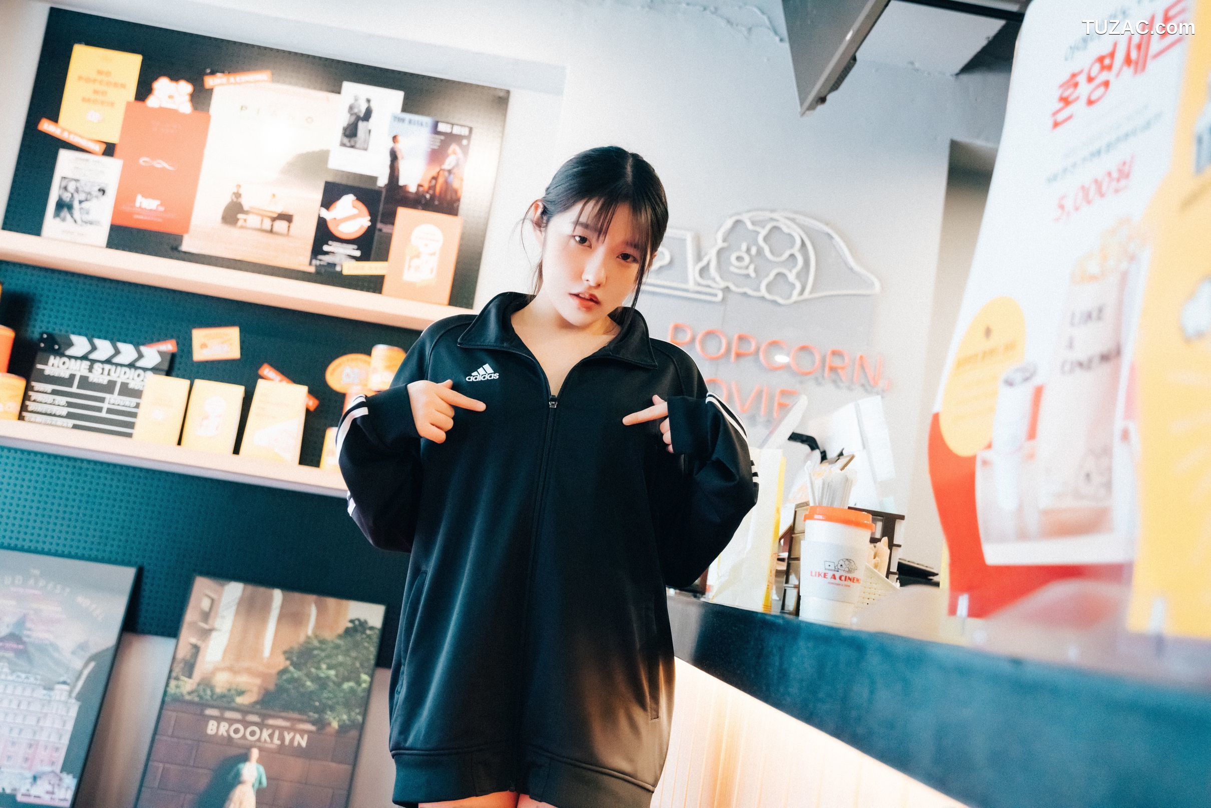 Sonson-손손-影院裸露女孩-无圣光-Cinema-Girl-Loozy