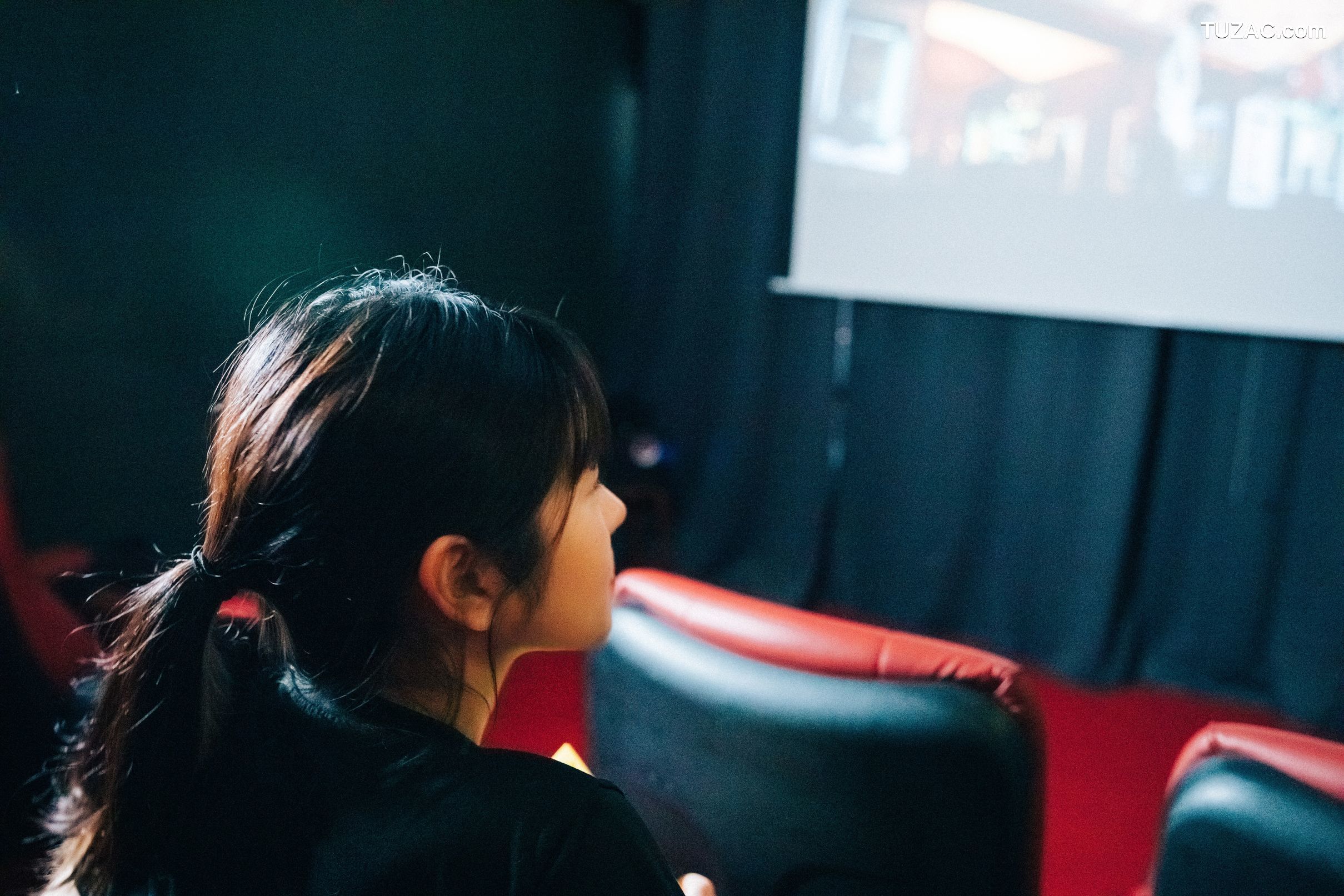 Sonson-손손-影院裸露女孩-无圣光-Cinema-Girl-Loozy