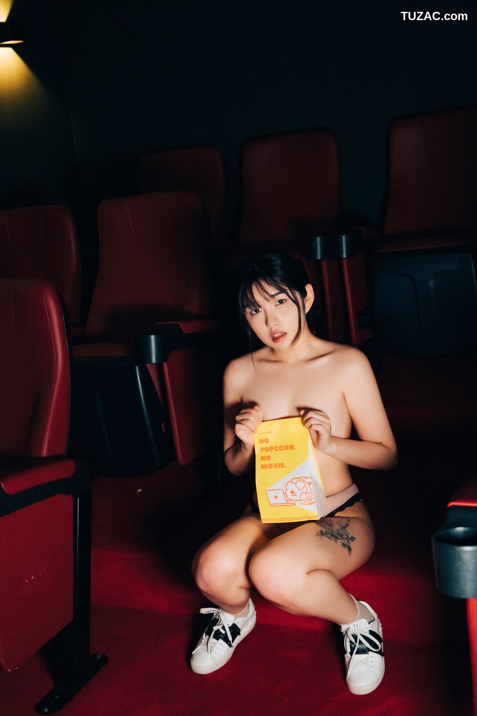 Sonson-손손-影院裸露女孩-无圣光-Cinema-Girl-Loozy