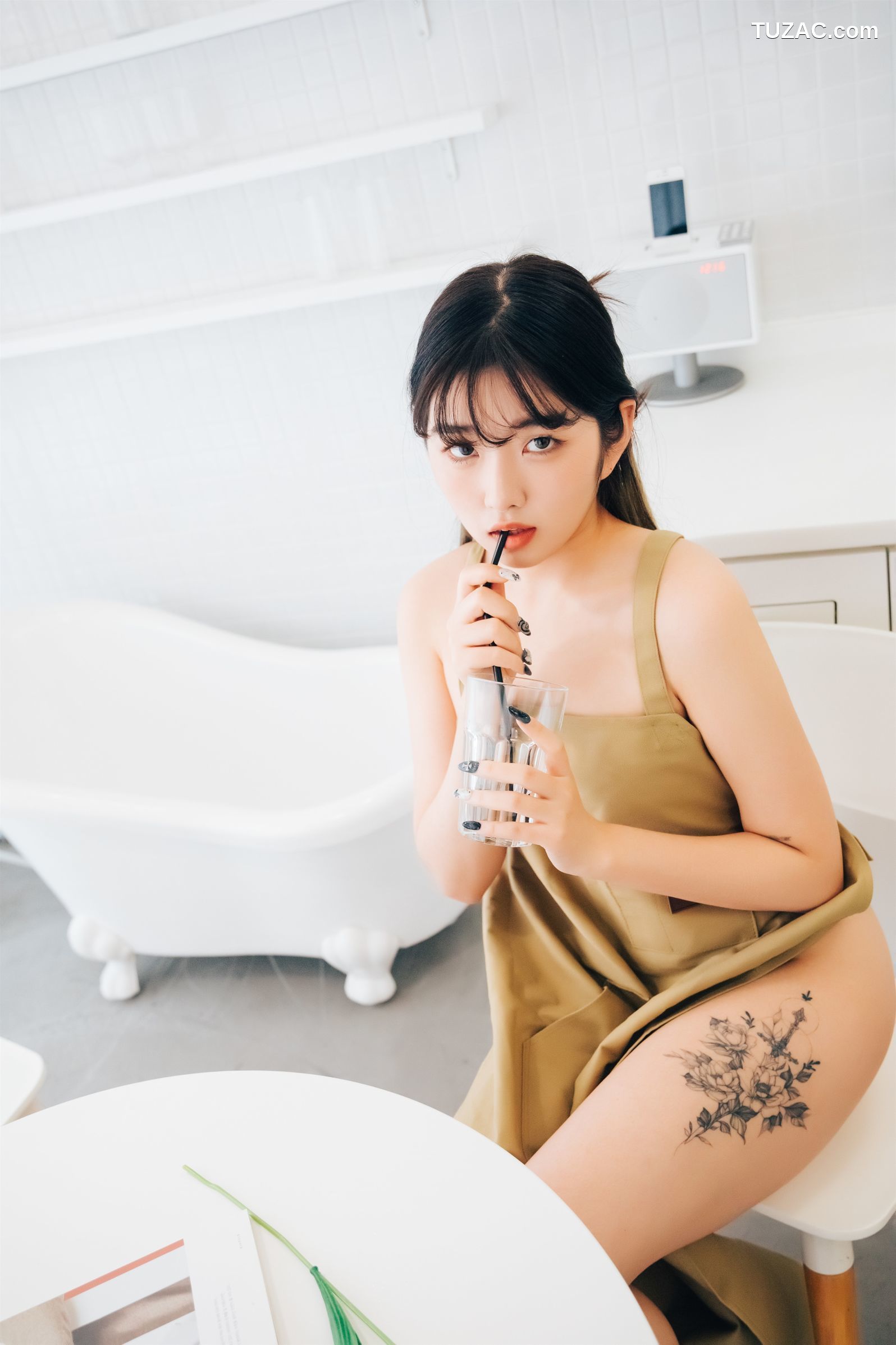 Sonson-손손-真空围裙-Nude-Apron-Loozy