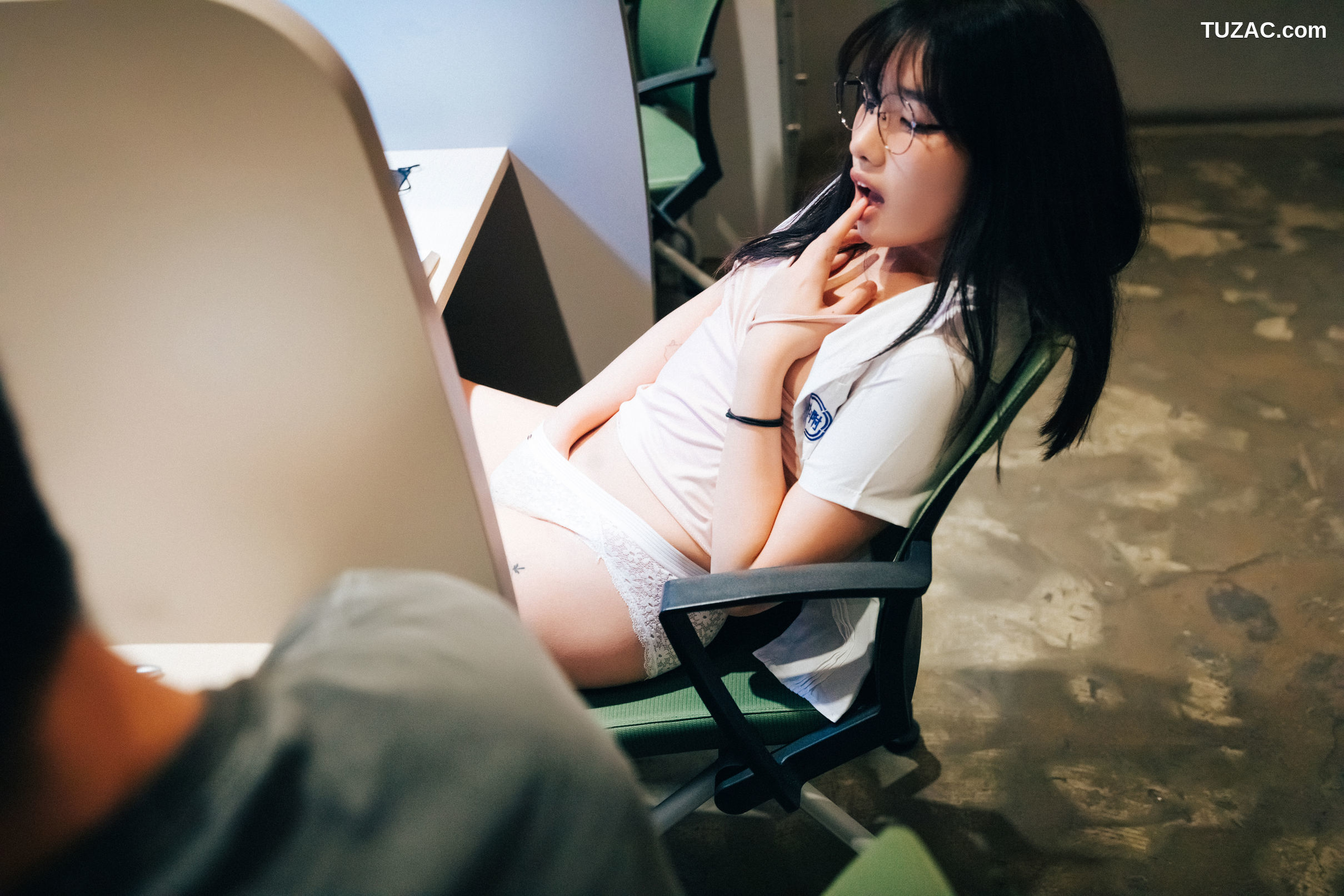 Sonson-손손-自习室-Reading-room-无圣光-Loozy