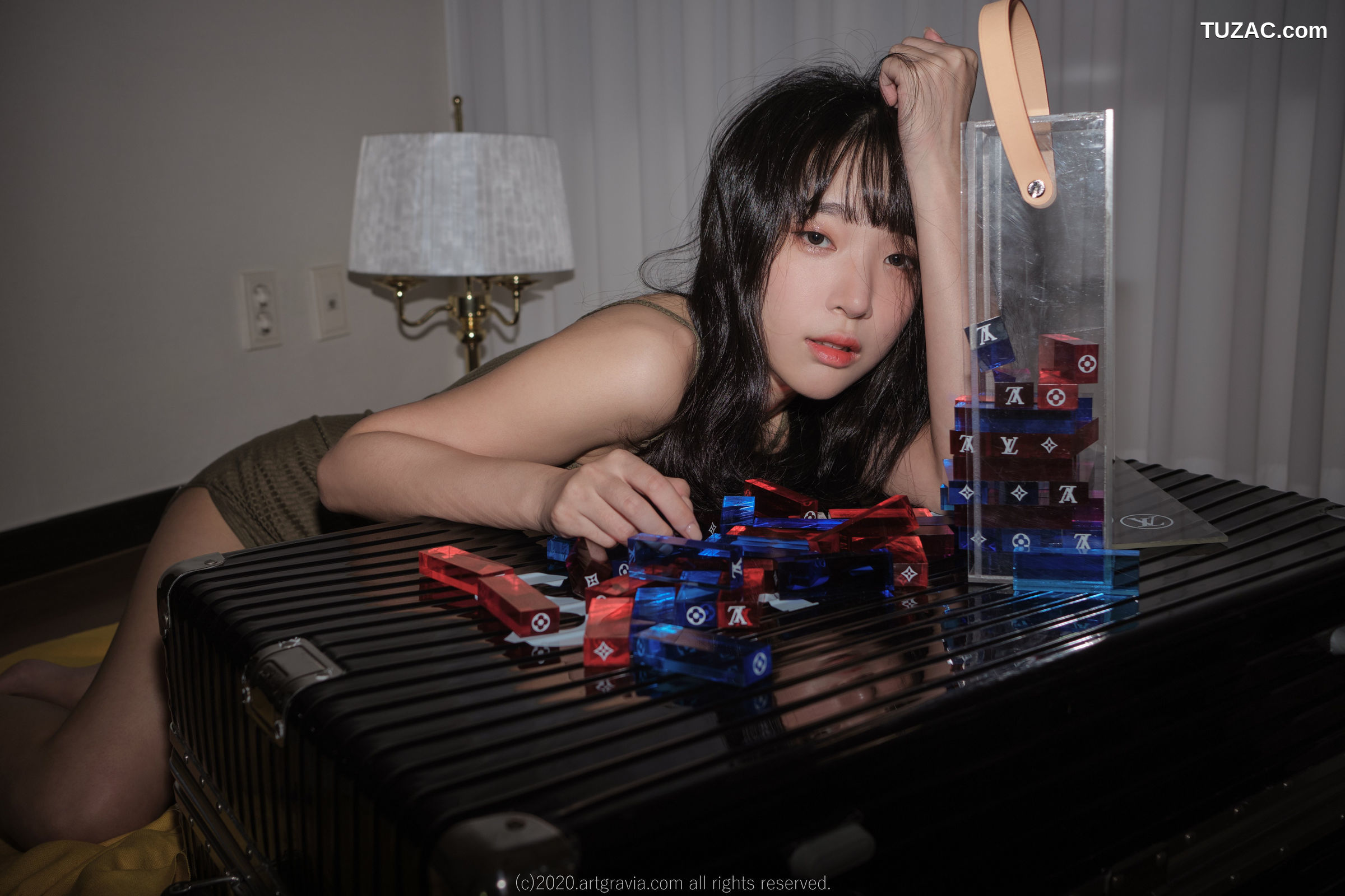 姜仁卿-ARTGRAVIA-190-巨乳吊带裙少女-Inkyung
