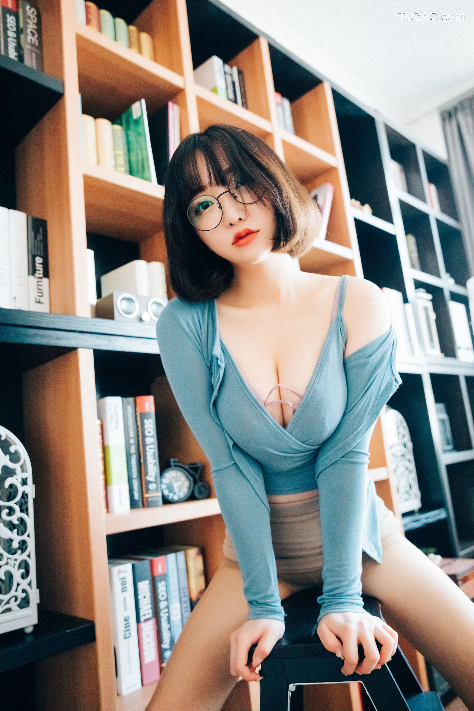 孙乐乐-Son-Ye-Eun-图书馆女孩-Librarian-Girl-[Loozy]