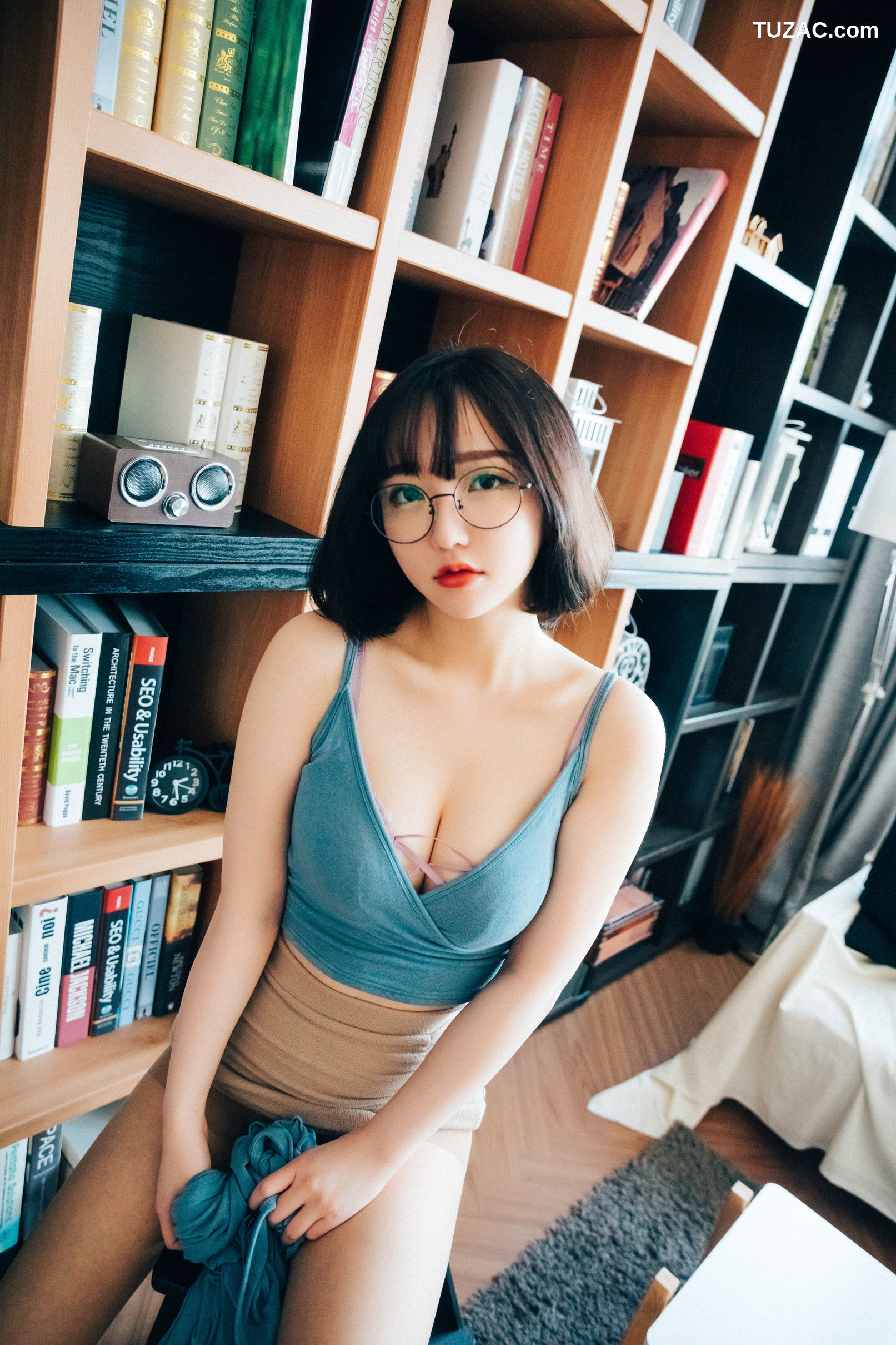 孙乐乐-Son-Ye-Eun-图书馆女孩-Librarian-Girl-[Loozy]