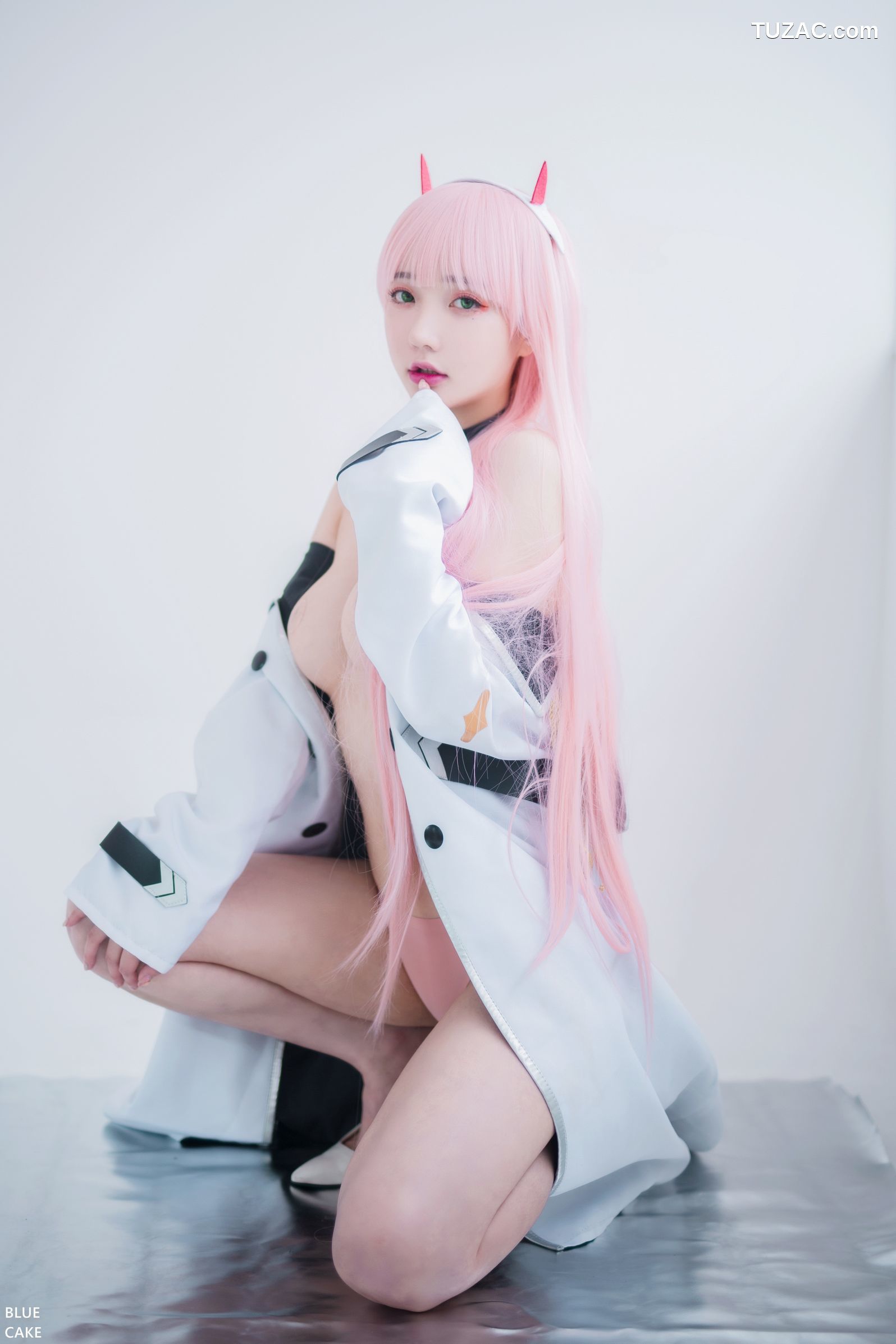 孙乐乐-Son-Ye-Eun-小恶魔红衣兔女郎-IN-THE-SEXXY-002