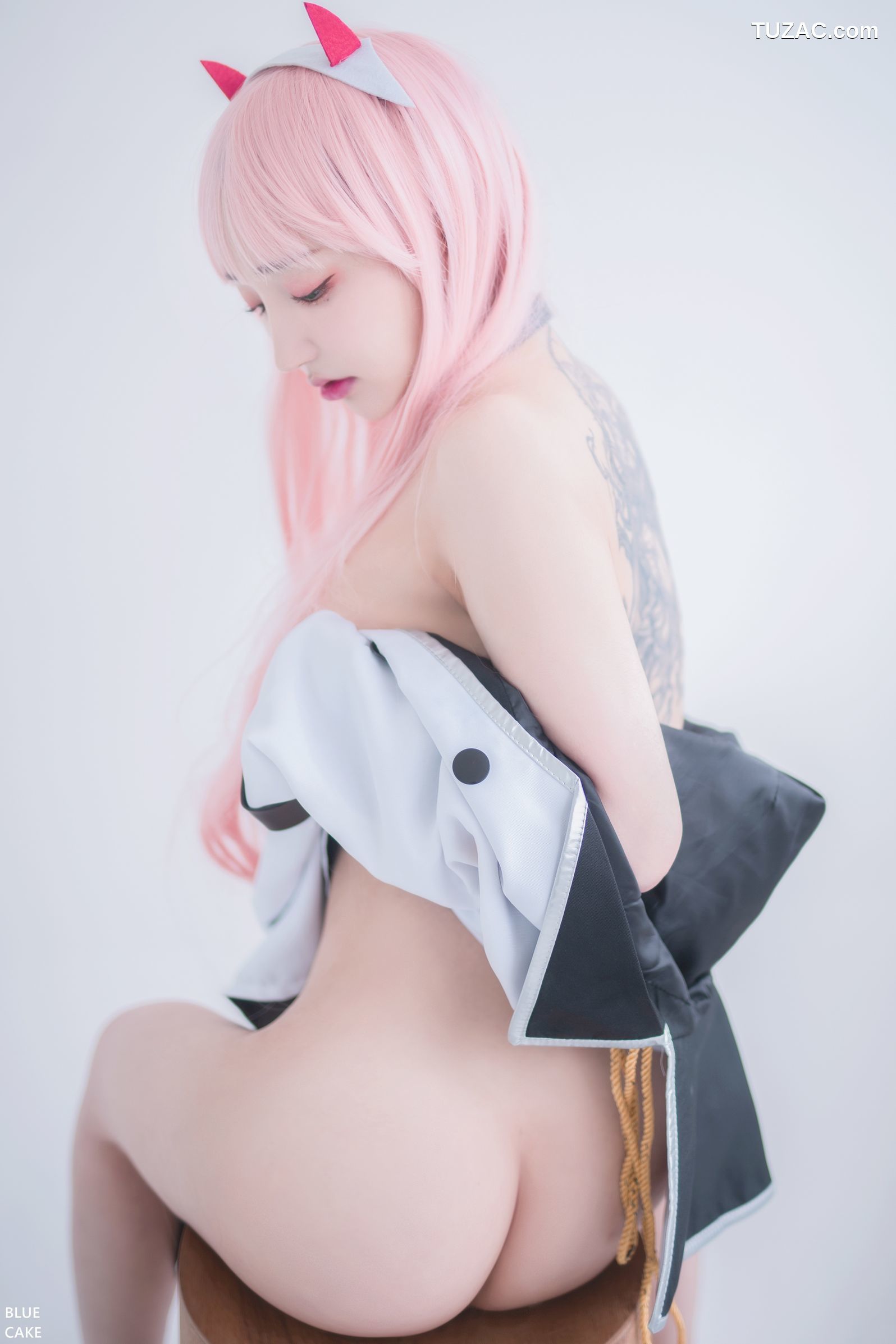 孙乐乐-Son-Ye-Eun-小恶魔红衣兔女郎-IN-THE-SEXXY-002