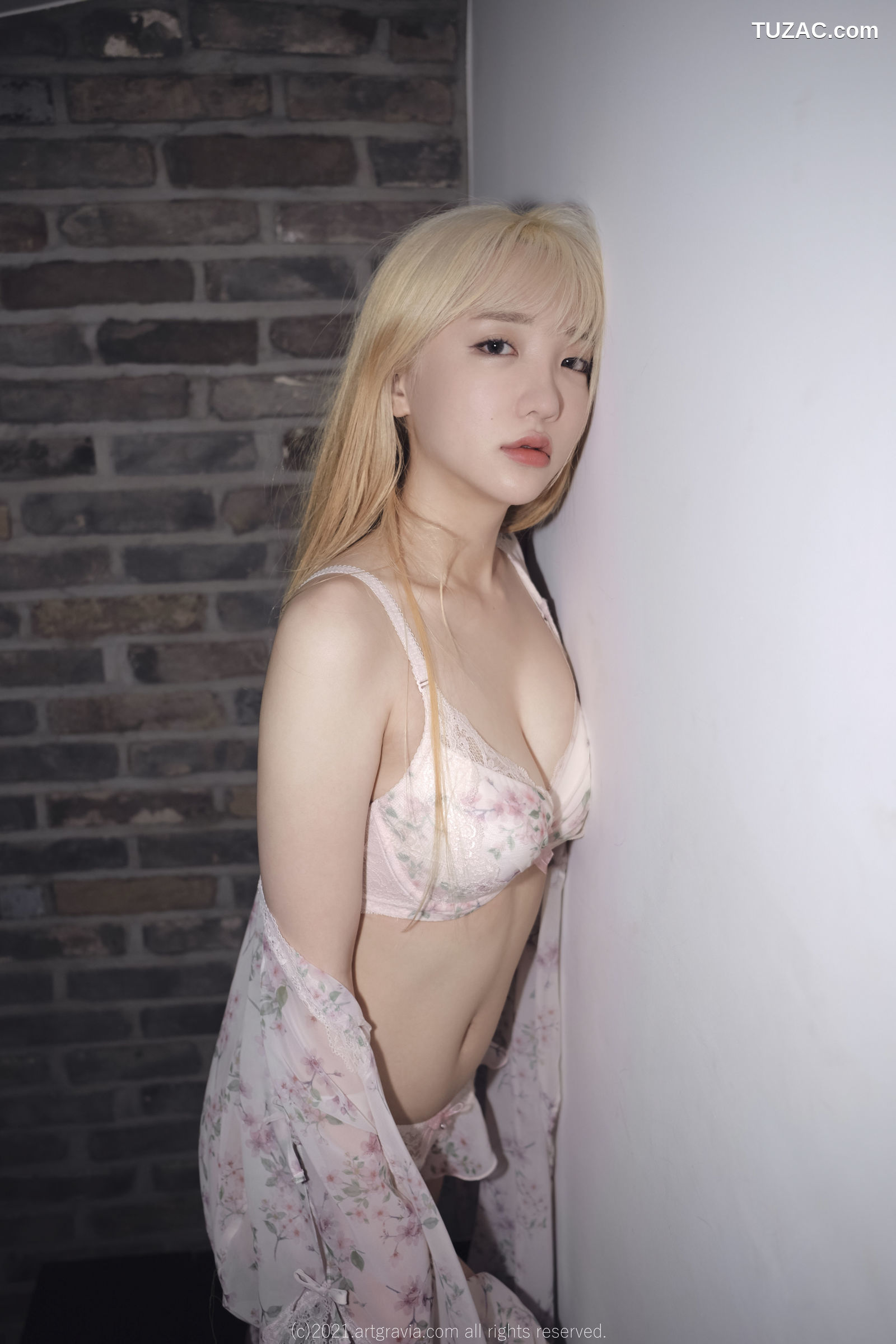 孙乐乐-Son-YeEun-ArtGravia-252-白蕾丝黑纱兔女郎三套内衣