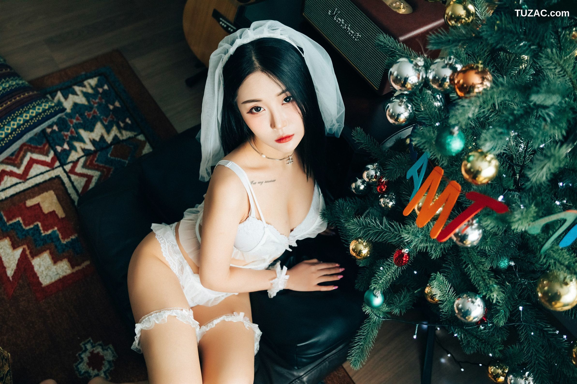 尹宝美-Bomi-假日-Holiday-Loozy