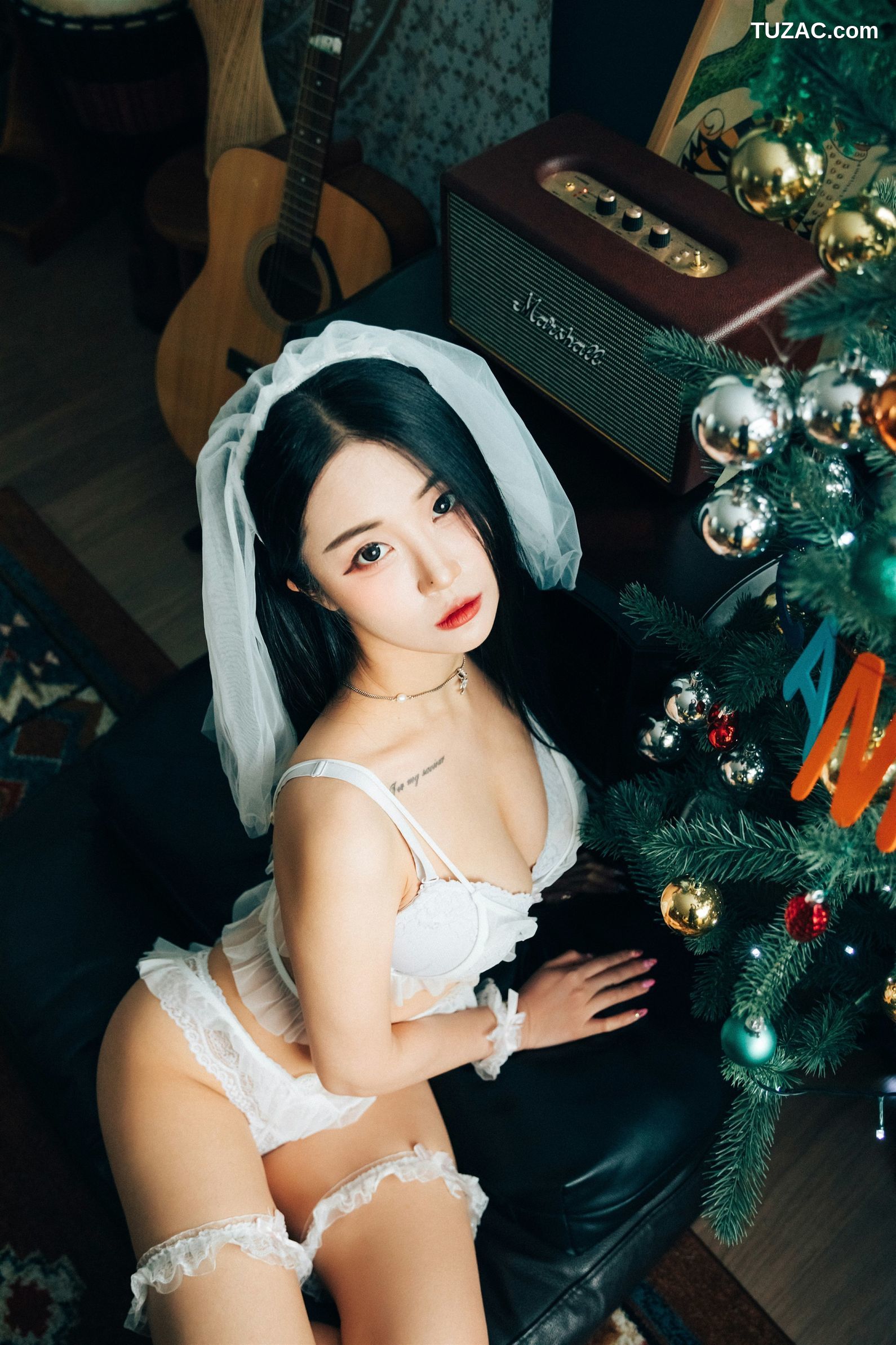 尹宝美-Bomi-假日-Holiday-Loozy