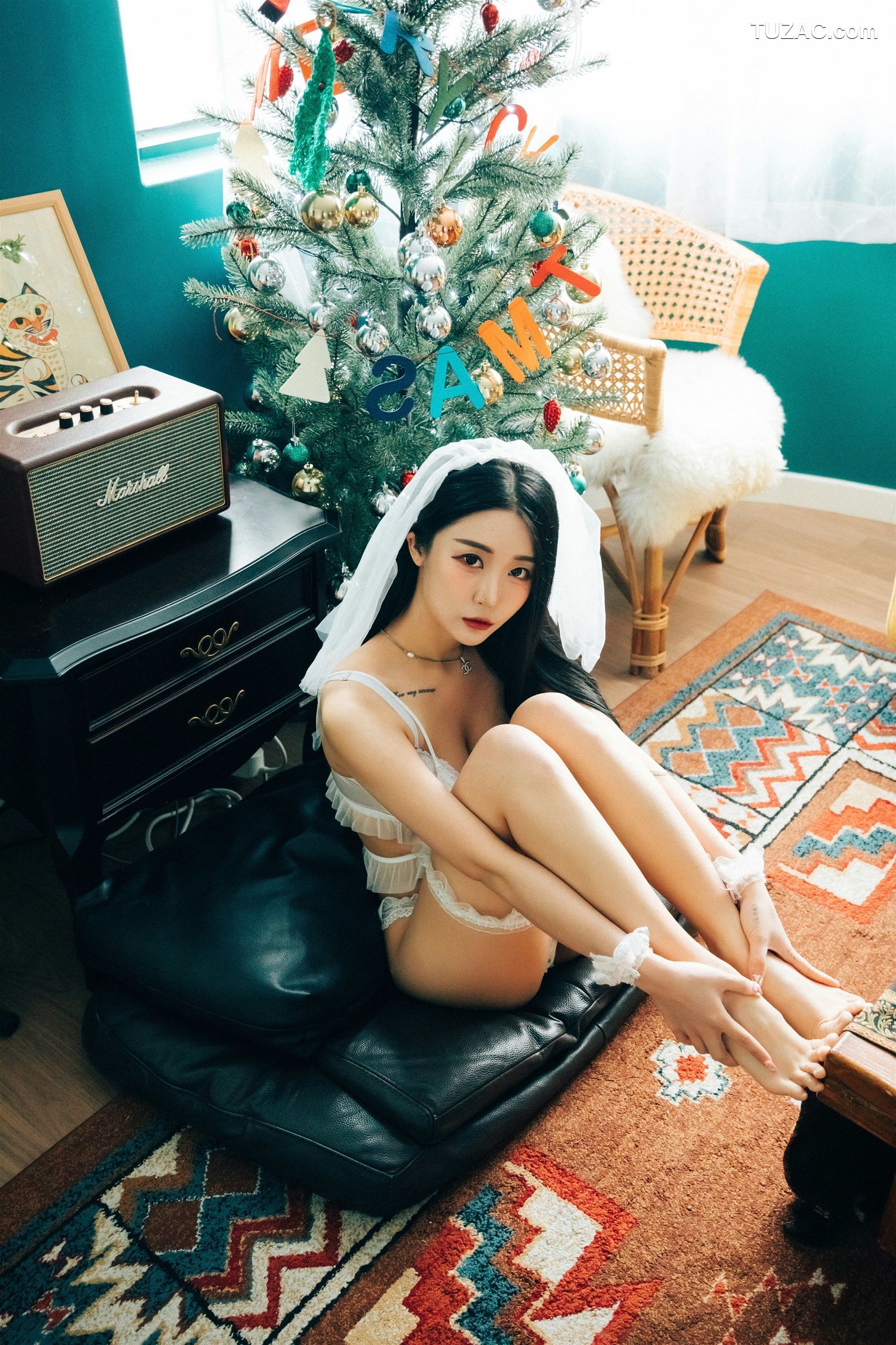 尹宝美-Bomi-假日-Holiday-Loozy