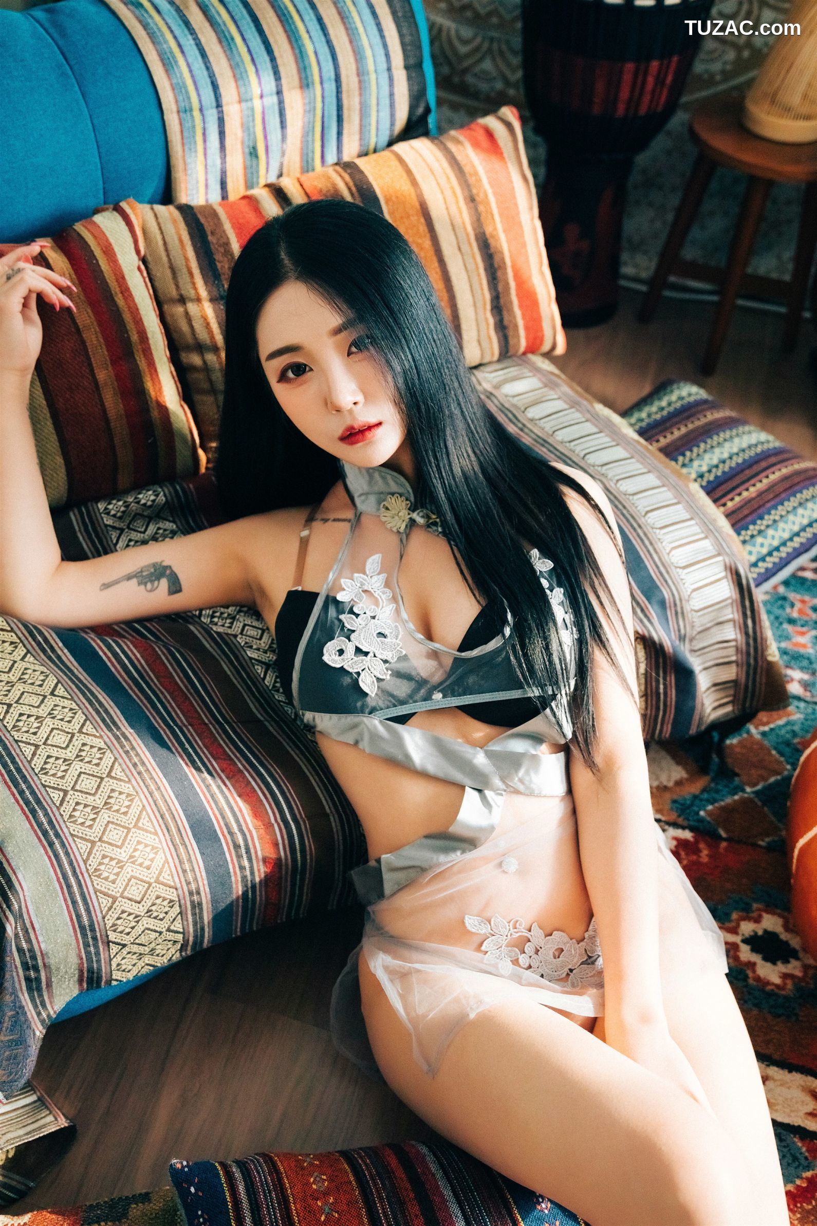 尹宝美-Bomi-假日-Holiday-Loozy