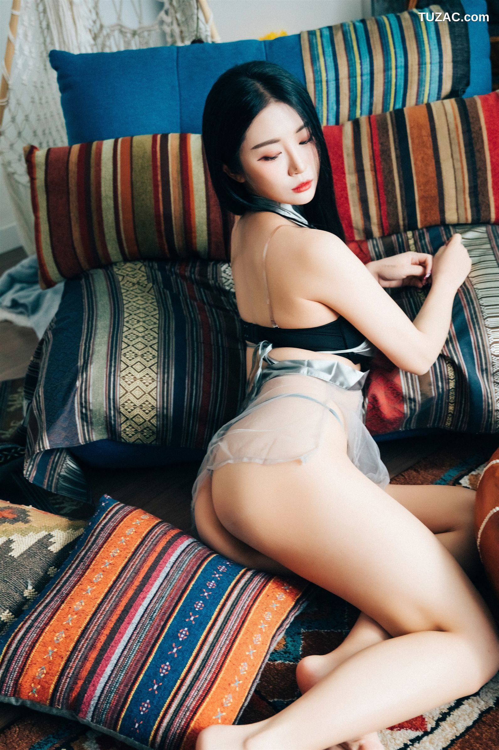 尹宝美-Bomi-假日-Holiday-Loozy