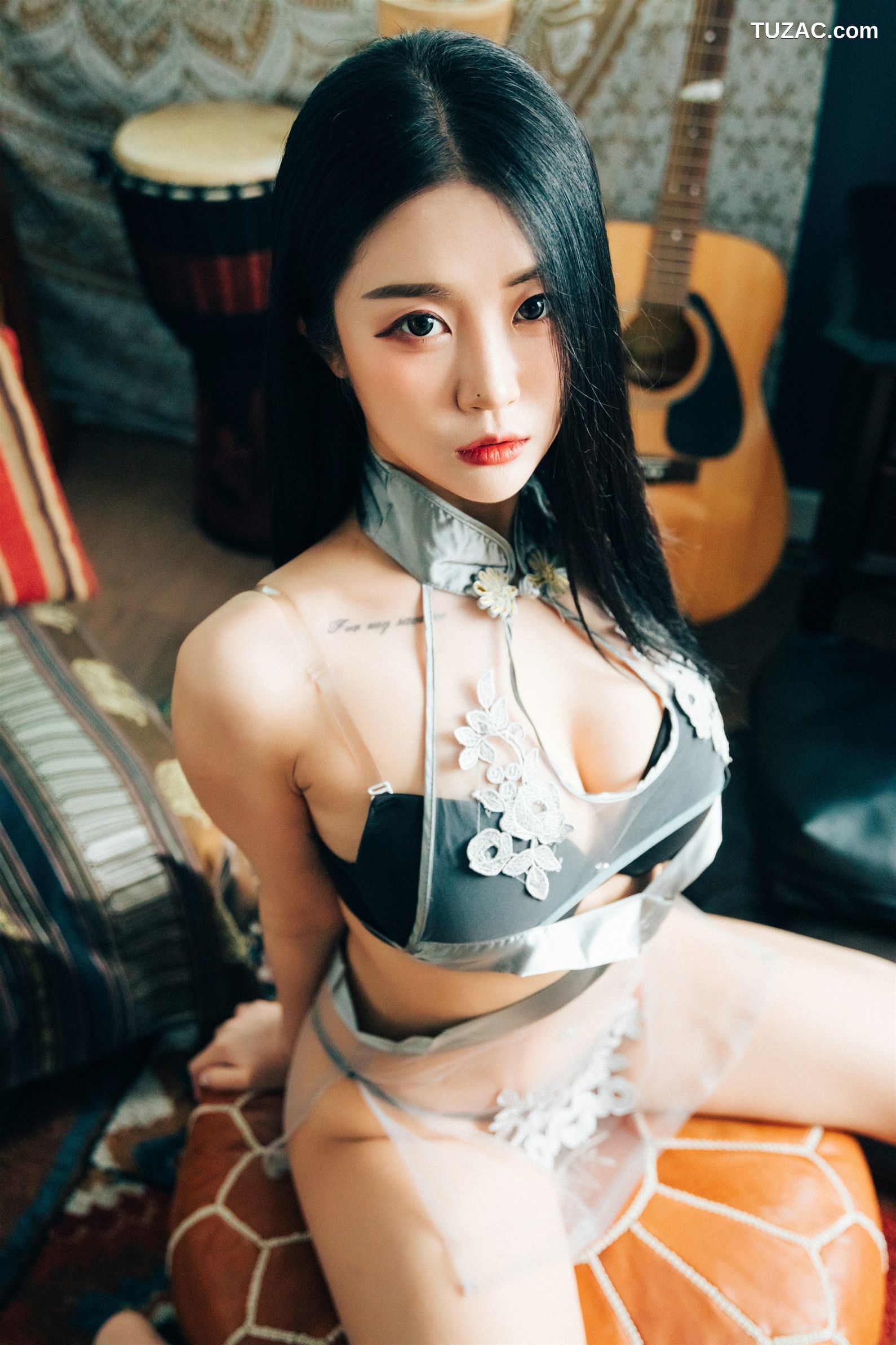 尹宝美-Bomi-假日-Holiday-Loozy