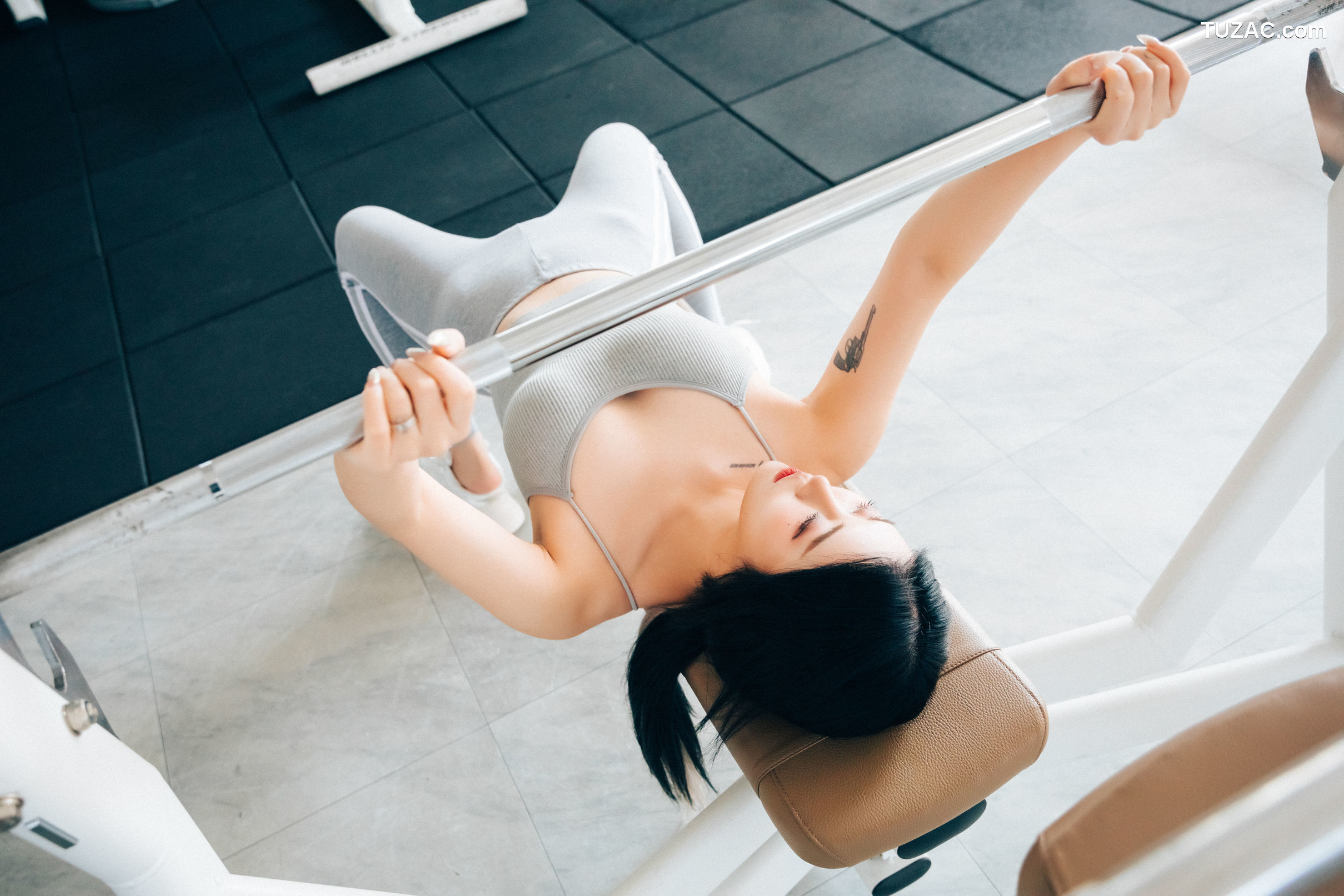 尹宝美-Bomi-健身馆美女-PT-Girl-Loozy