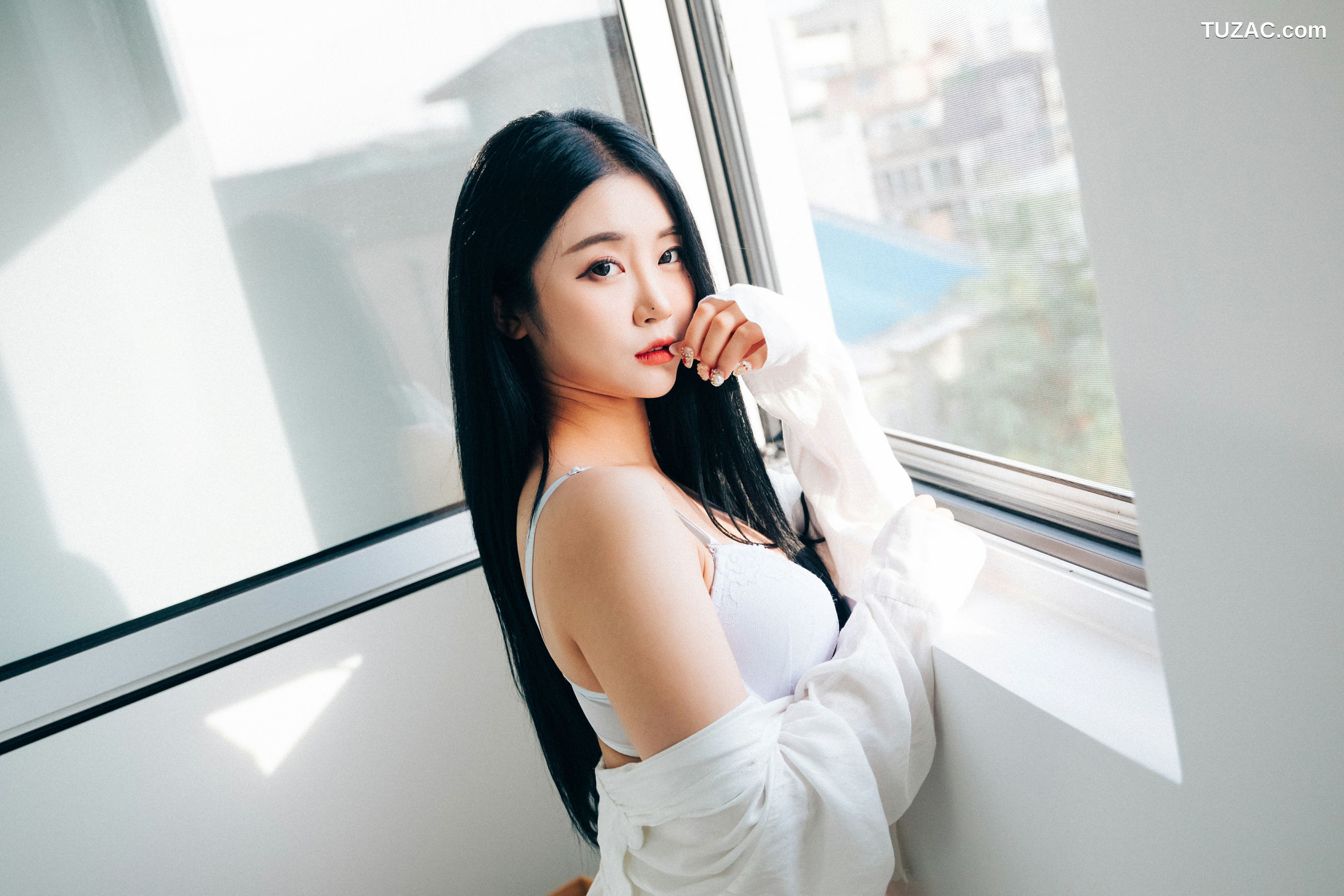 尹宝美-Bomi-宽衣解带-The-Undress