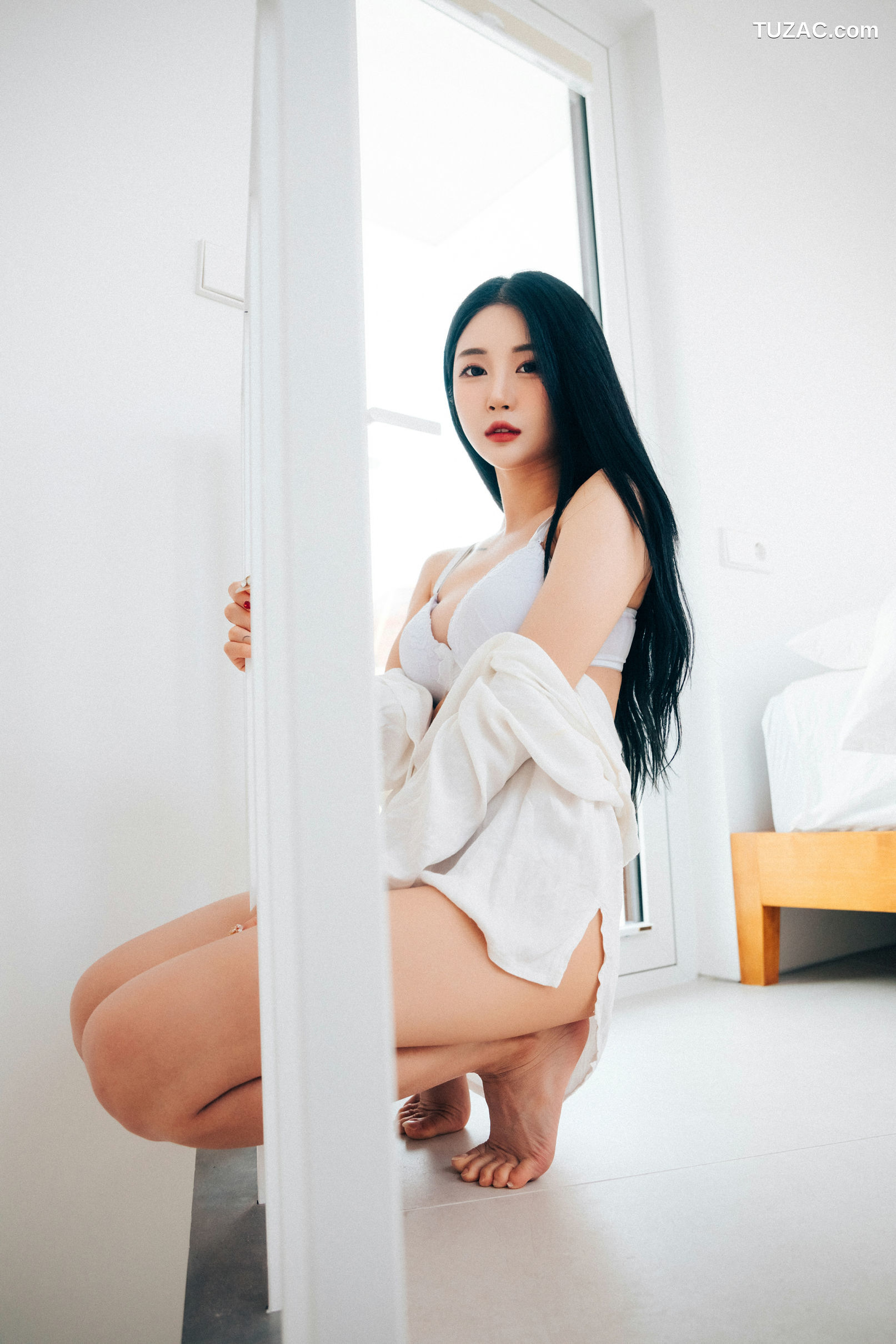 尹宝美-Bomi-宽衣解带-The-Undress