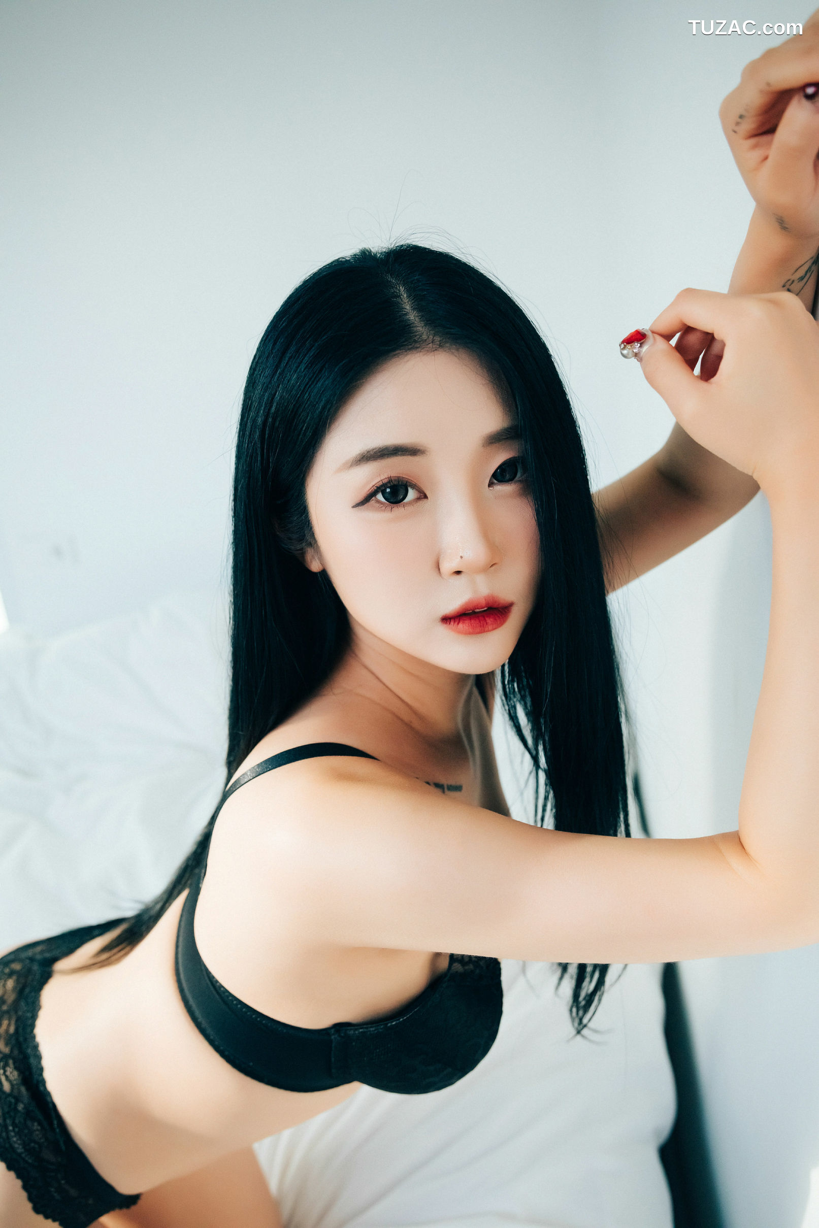 尹宝美-Bomi-某天-One-day-Loozy