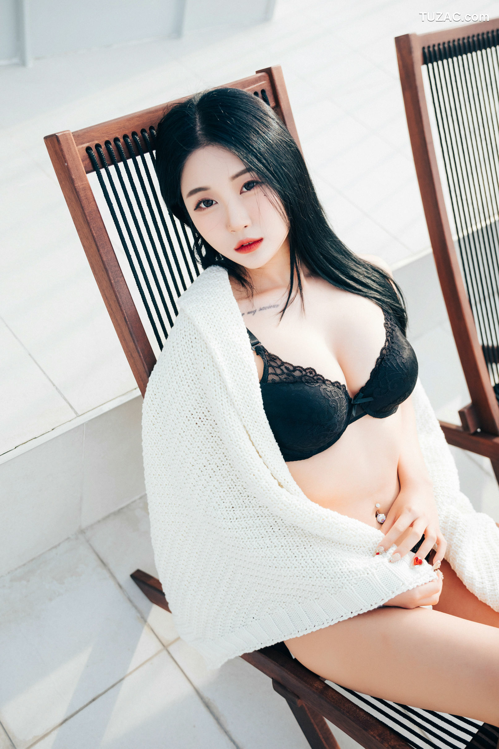 尹宝美-Bomi-某天-One-day-Loozy