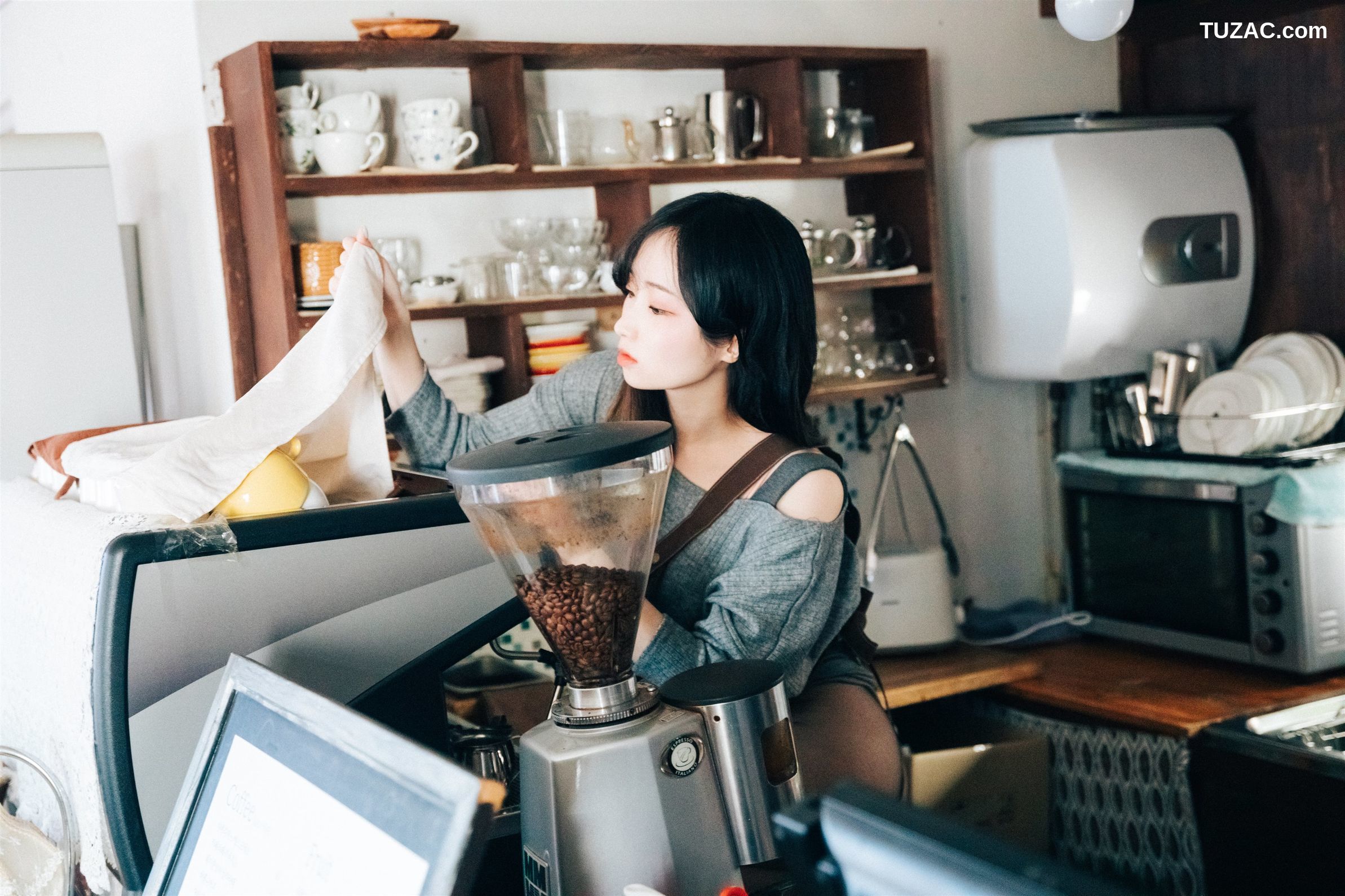 斑比-Bambi-咖啡时间-Cafe-Alba-Loozy