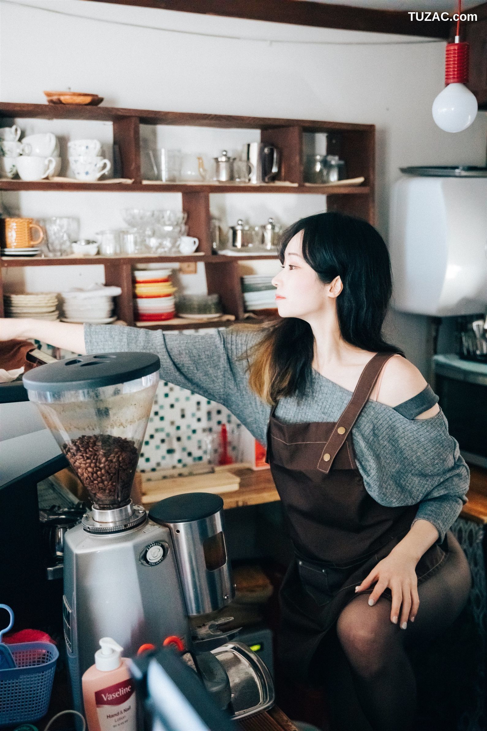 斑比-Bambi-咖啡时间-Cafe-Alba-Loozy