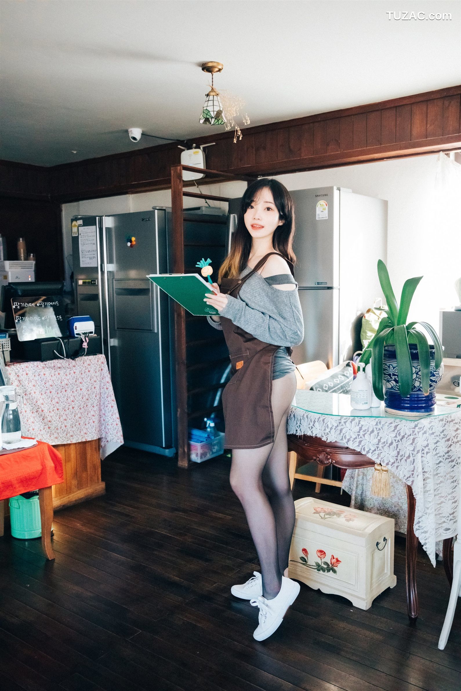 斑比-Bambi-咖啡时间-Cafe-Alba-Loozy