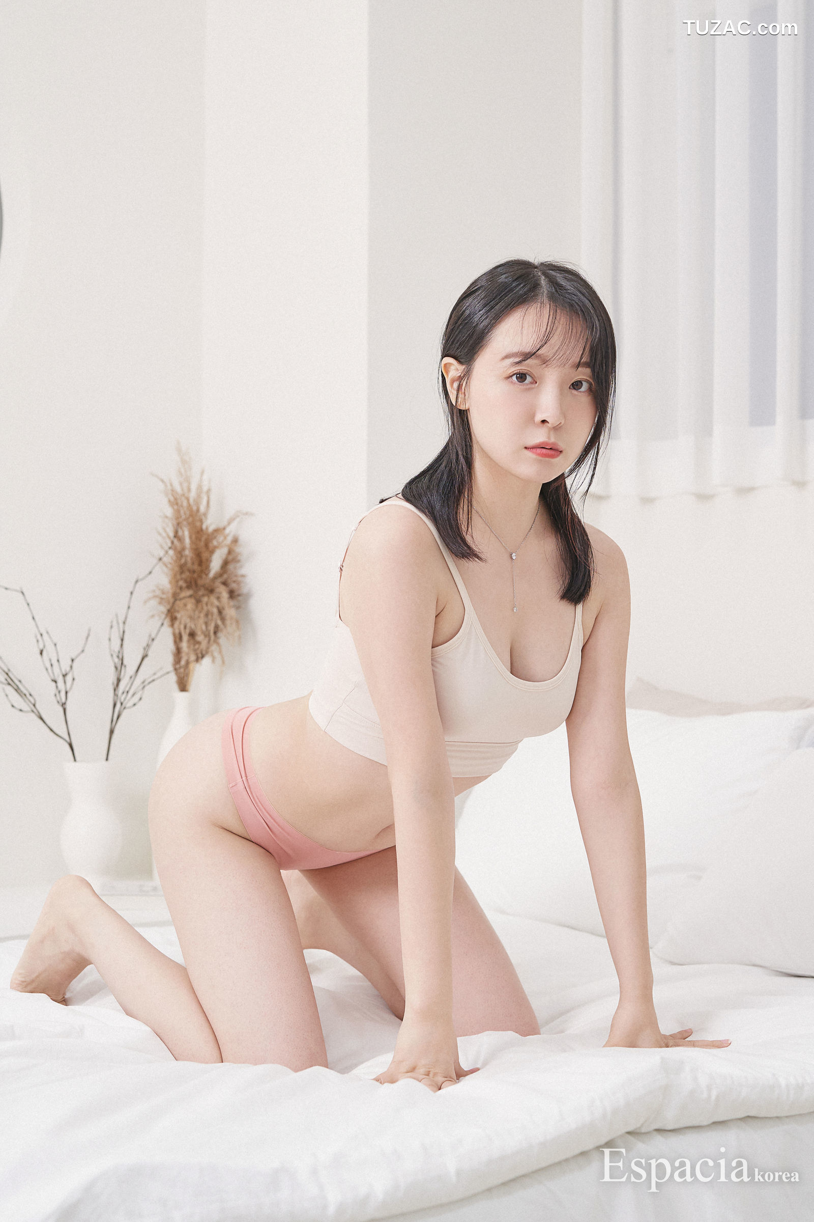 泫雅-HYUNIE-ESP-005-白色运动内衣粉内裤