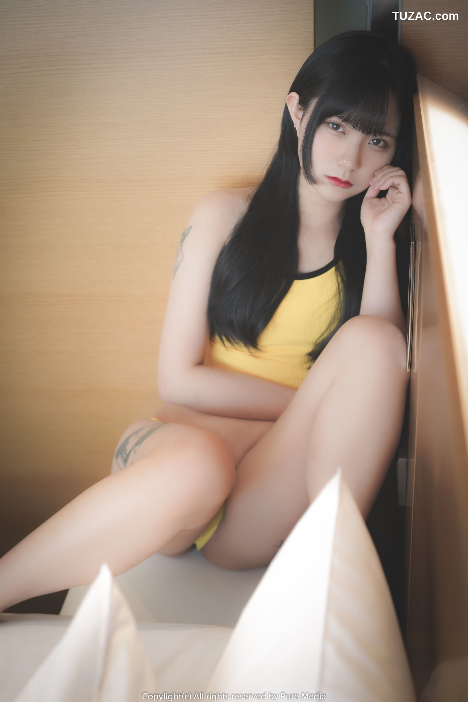 韩国美女-Hizzy-粉色和黄色短T恤-Pure-Media-Vol.046