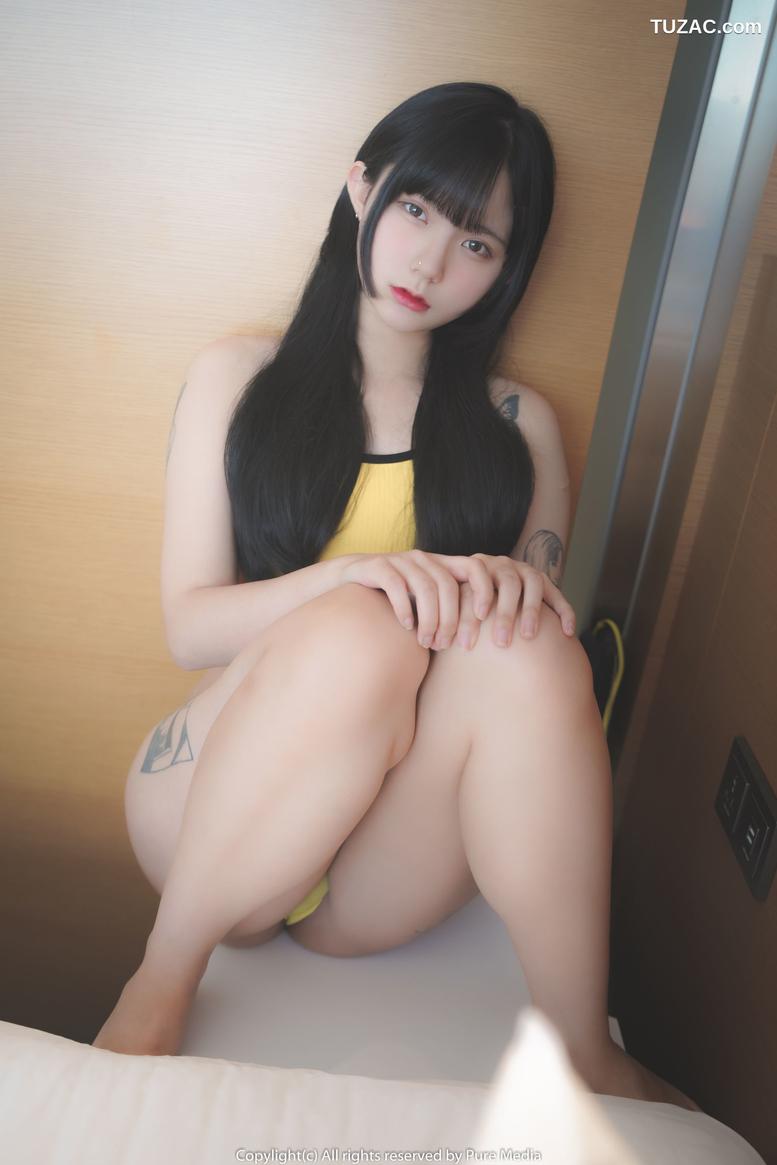 韩国美女-Hizzy-粉色和黄色短T恤-Pure-Media-Vol.046