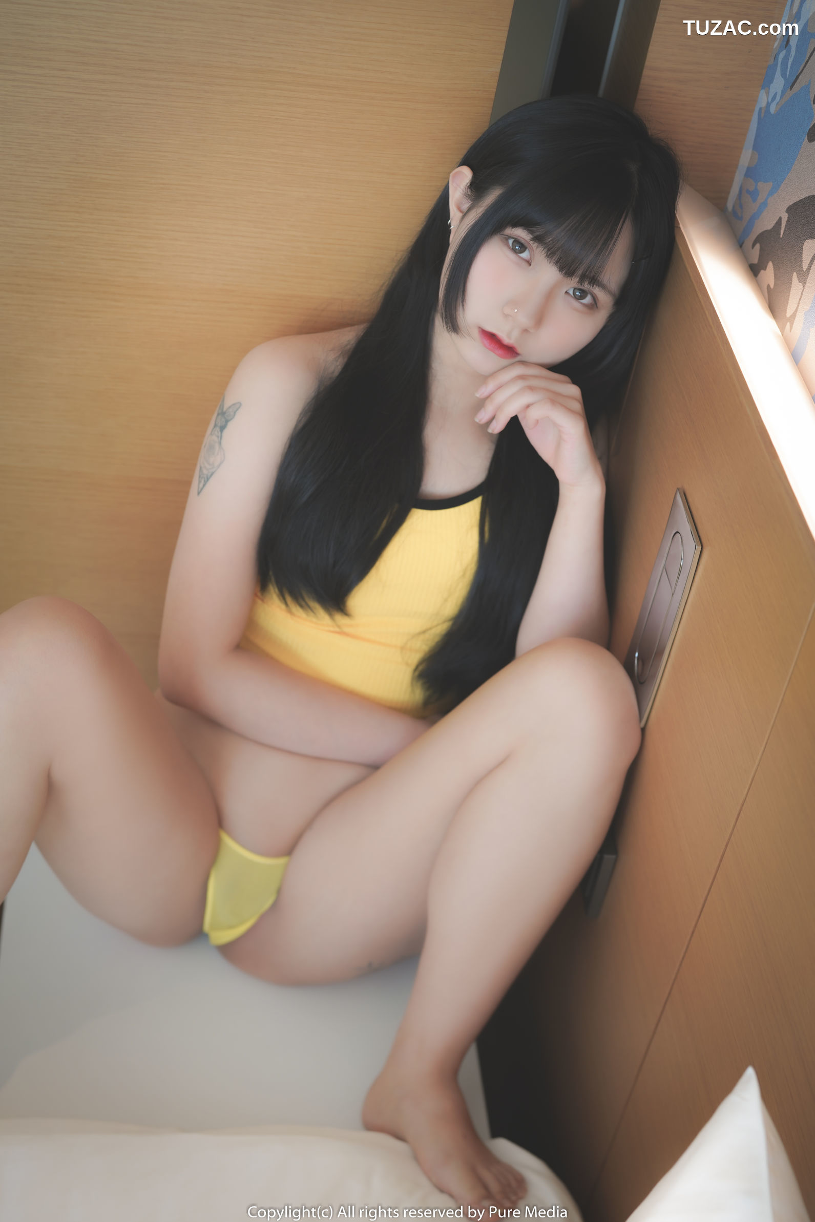 韩国美女-Hizzy-粉色和黄色短T恤-Pure-Media-Vol.046