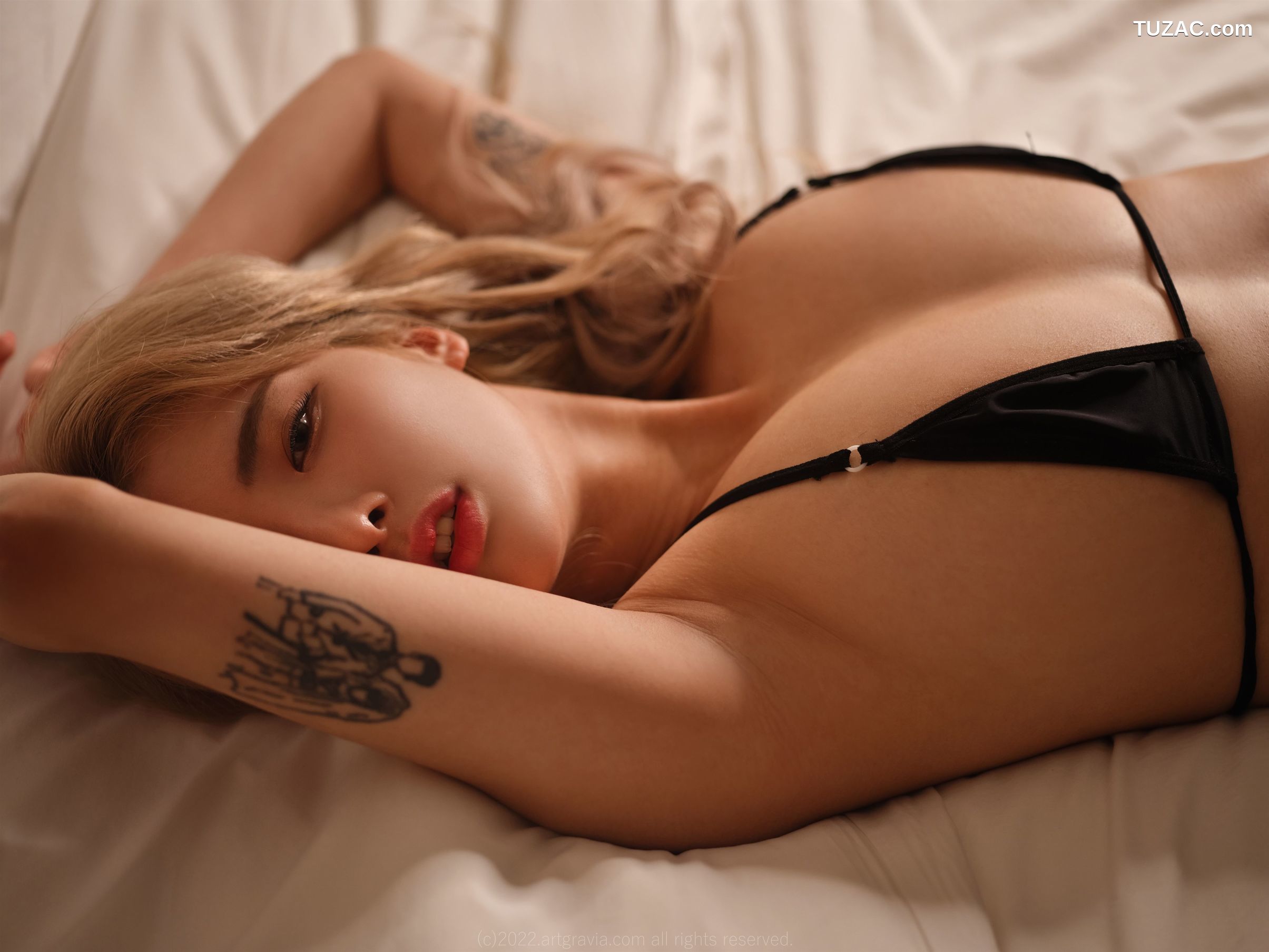 韩国美女-Hyoyeon-黑色超小比基尼-粉色蕾丝内衣-ArtGravia-387