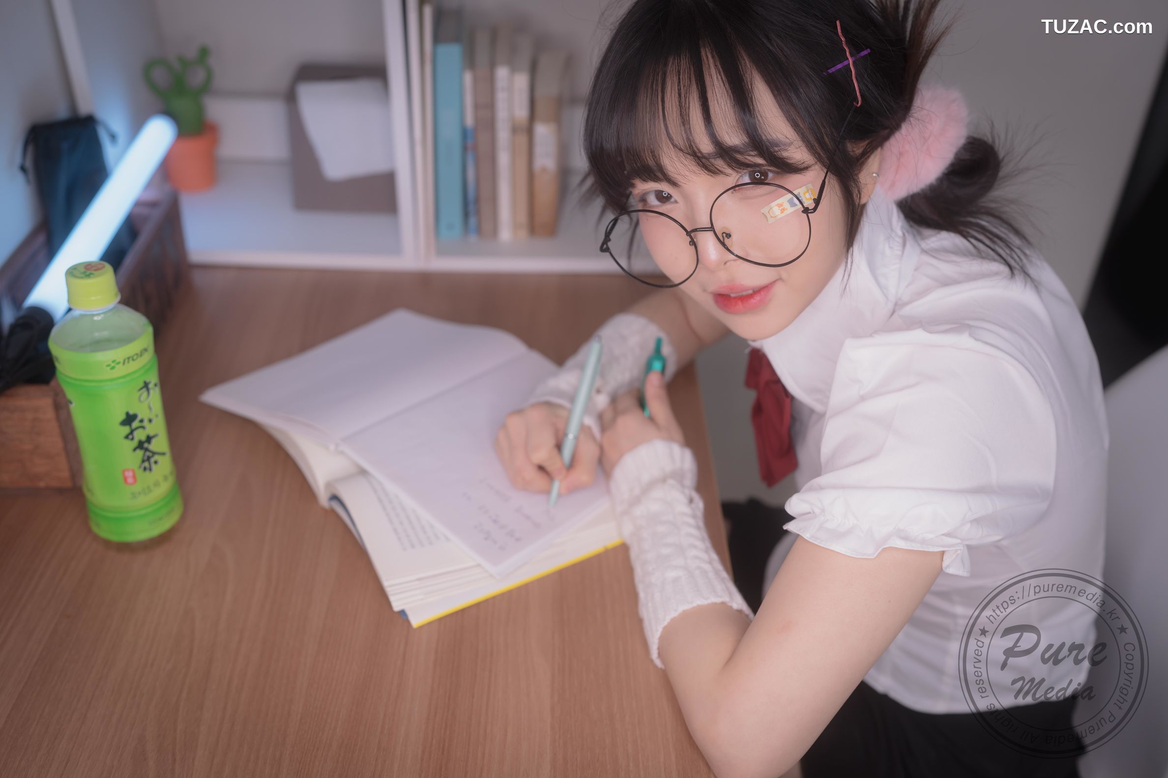 韩国美女-Jelly-被困在房间的女孩-Girl-Trapped-in-a-Rooftop-Room-Pure-Media-Vol.276