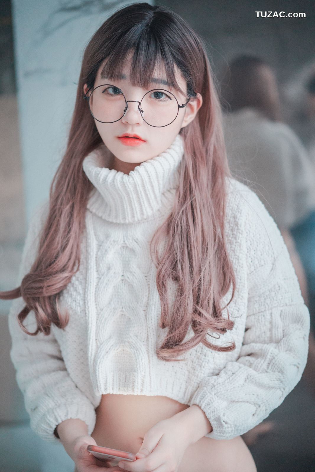 韩国美女-Jenny-정제니-宽松白毛衣黑紧身裤-Loose-and-Tight-White-DJAWA