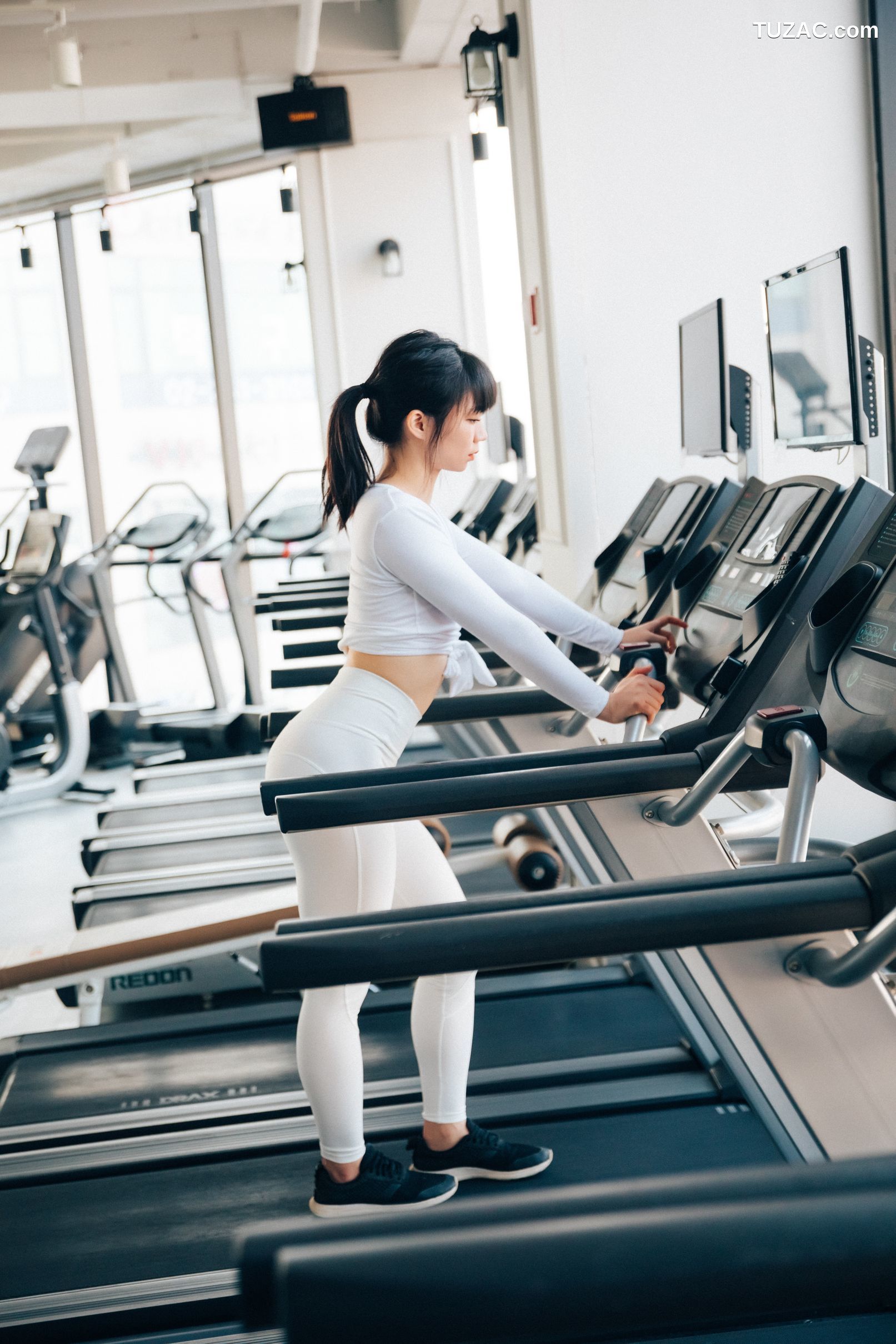韩国美女-Kissme-脱衣健身-Strip-Fitness-无圣光-Loozy