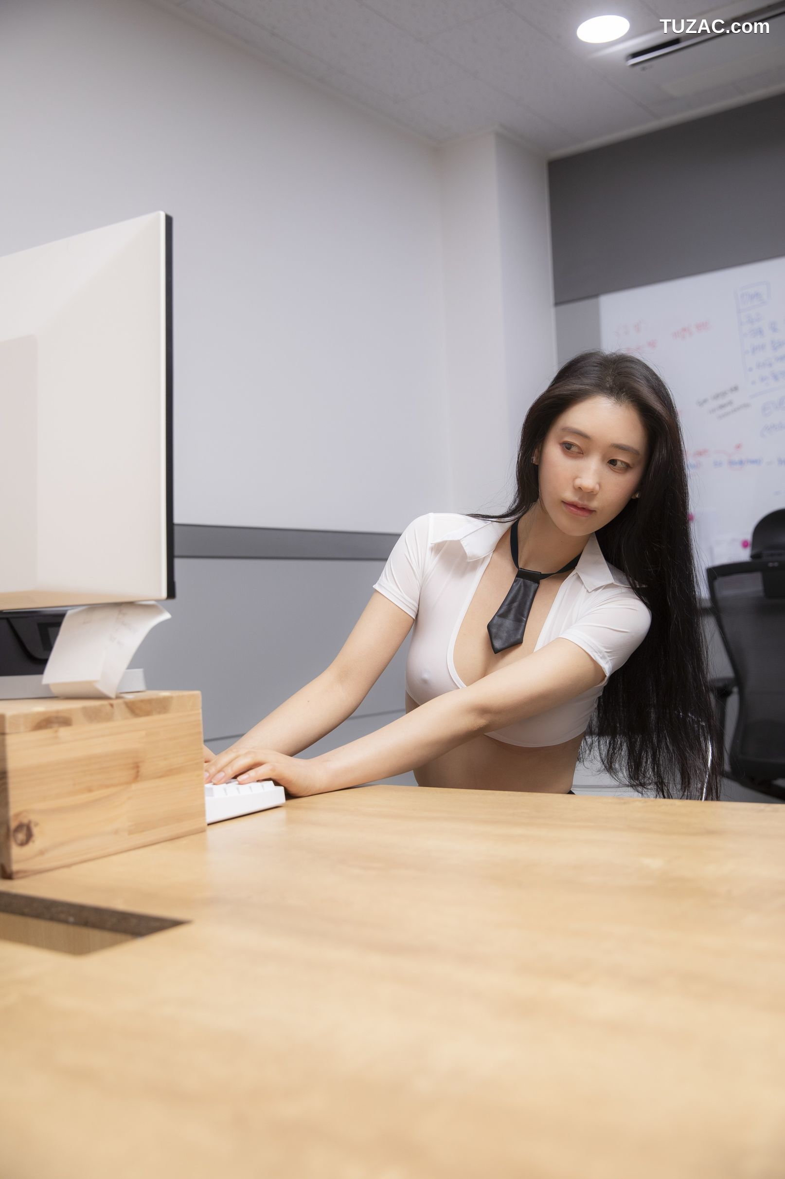 韩国美女-LeeHa-办公室女郎系列-黑色情趣内衣绑缚-A-Lady-in-The-Office-S.4-Weakness-BUNNY