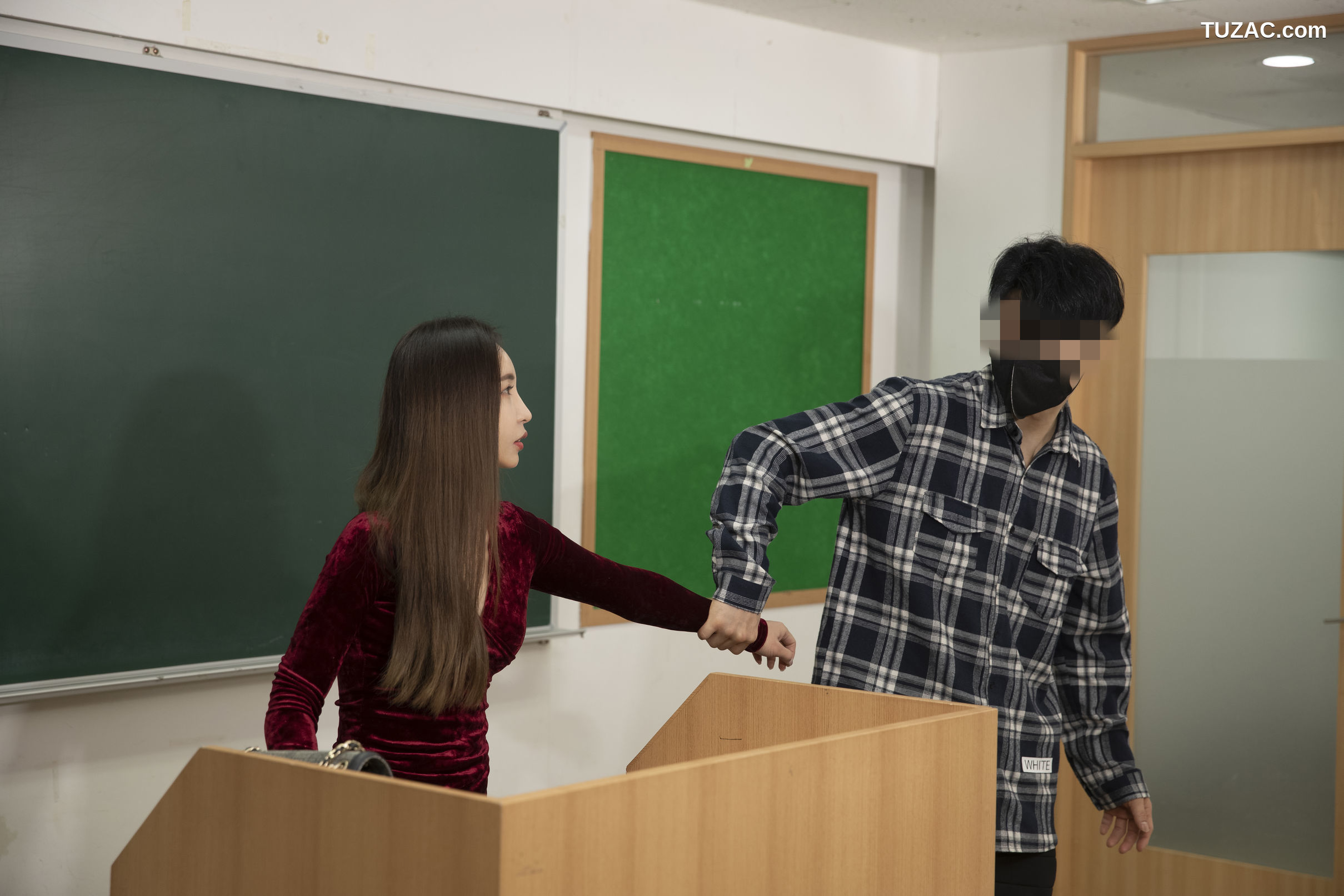 韩国美女-LeeHa-挑逗美女教师-黑丝爆乳-Teased-Teacher-BUNNY