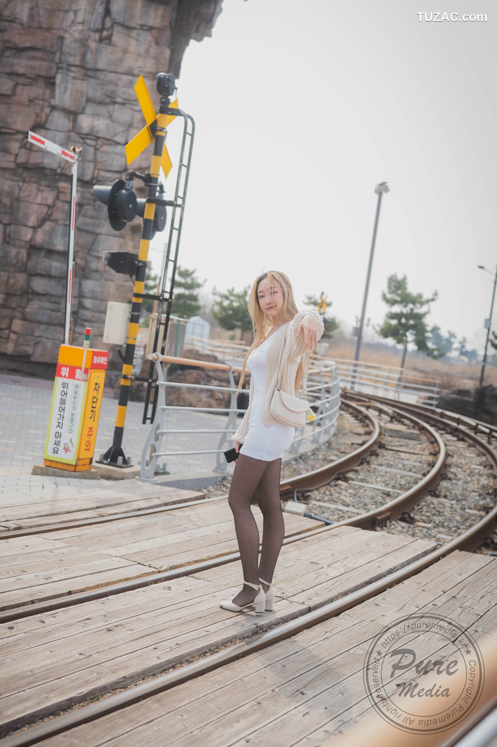 韩国美女-Raon-户外露出-First-Naked-Pure-Media-Vol.284