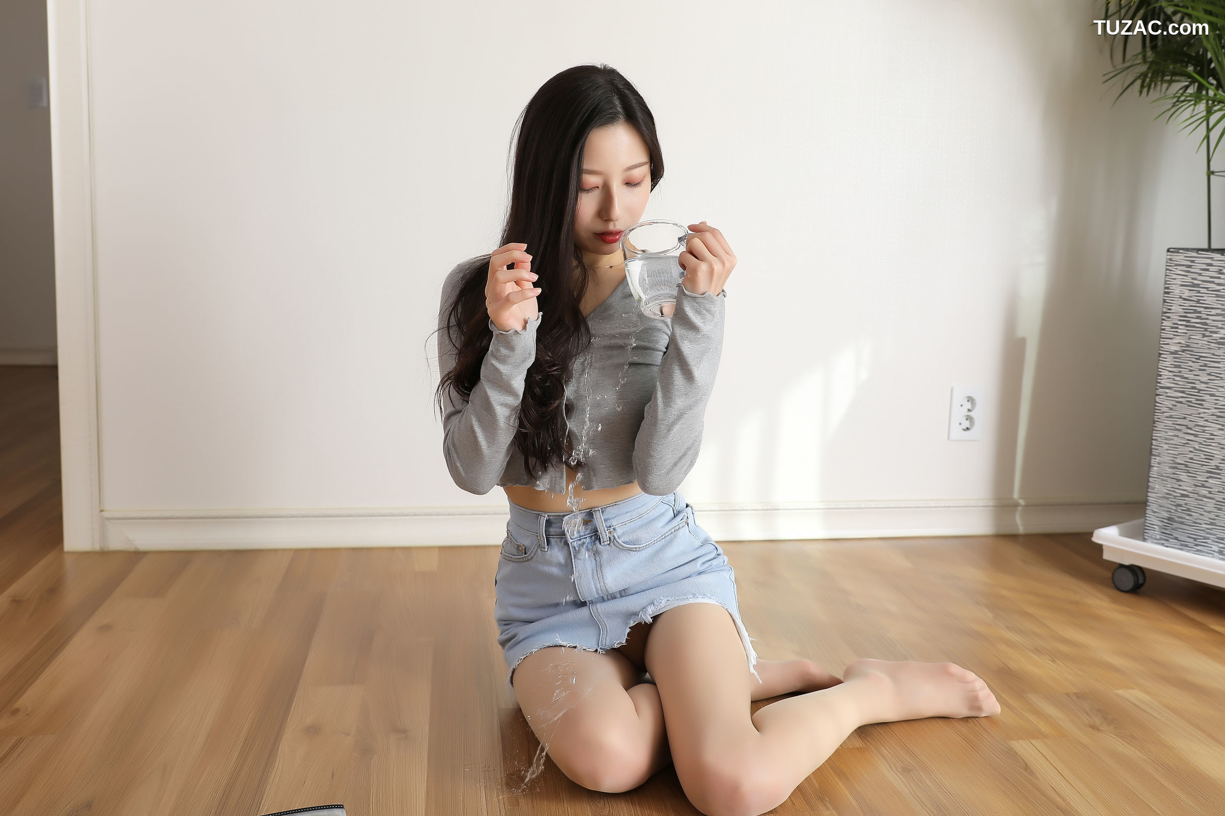 韩国美女-Risa-美女教师家访-An-Interview-with-a-Parent-BUNNY