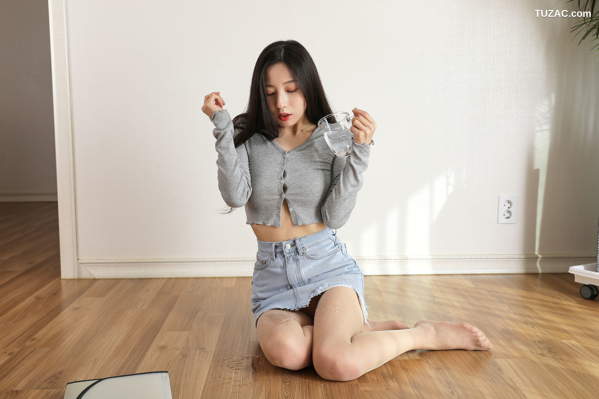 韩国美女-Risa-美女教师家访-An-Interview-with-a-Parent-BUNNY