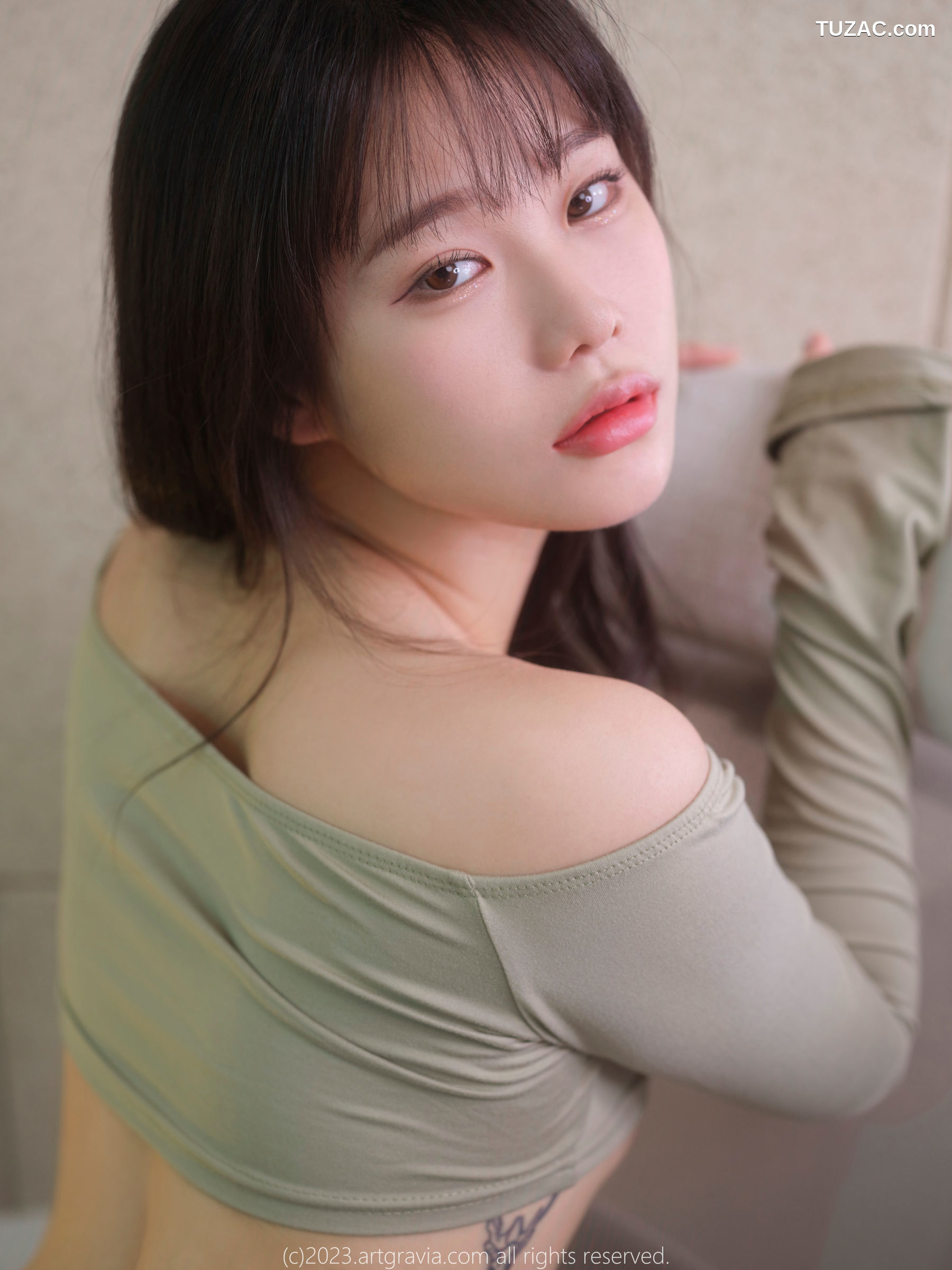 韩国美女-Sira-淡绿T短裙-AG-543