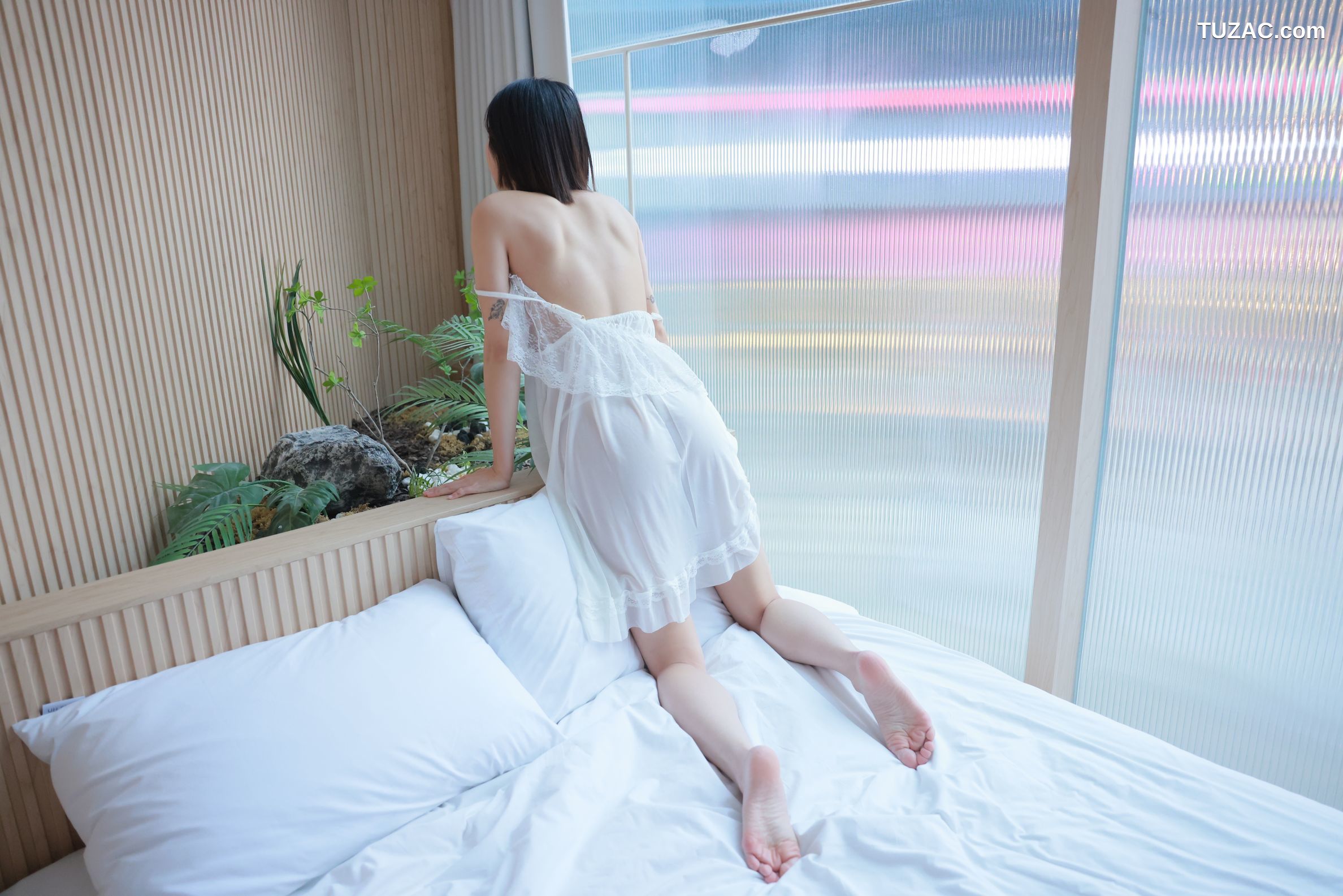 韩国美女-Yuze-白色吊带睡衣-OASIS-SWEETBOX-Vol.35