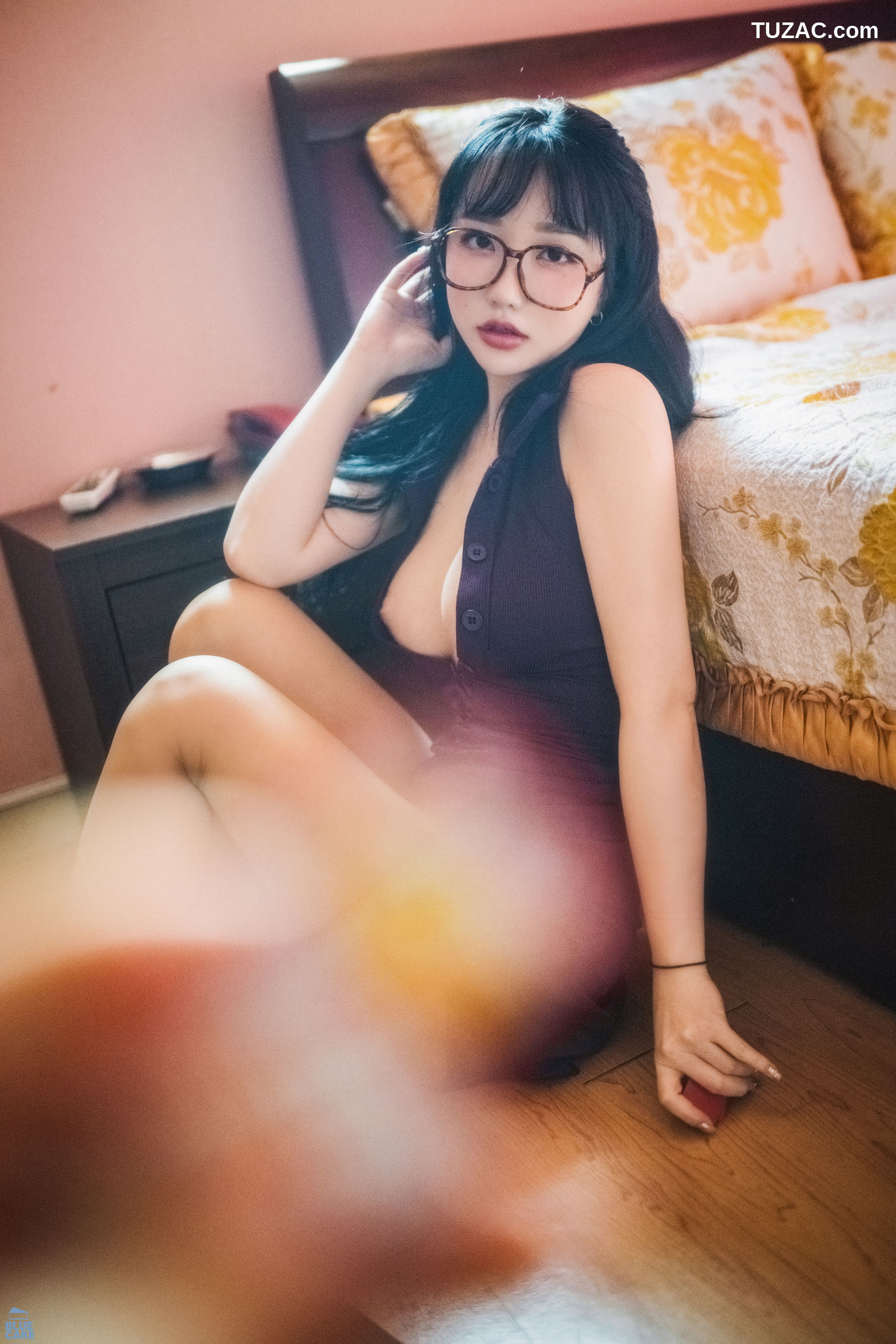韩国美女-孙乐乐-Son-YeEun-无内裤露出-Nude-No-Panty-BLUECAKE
