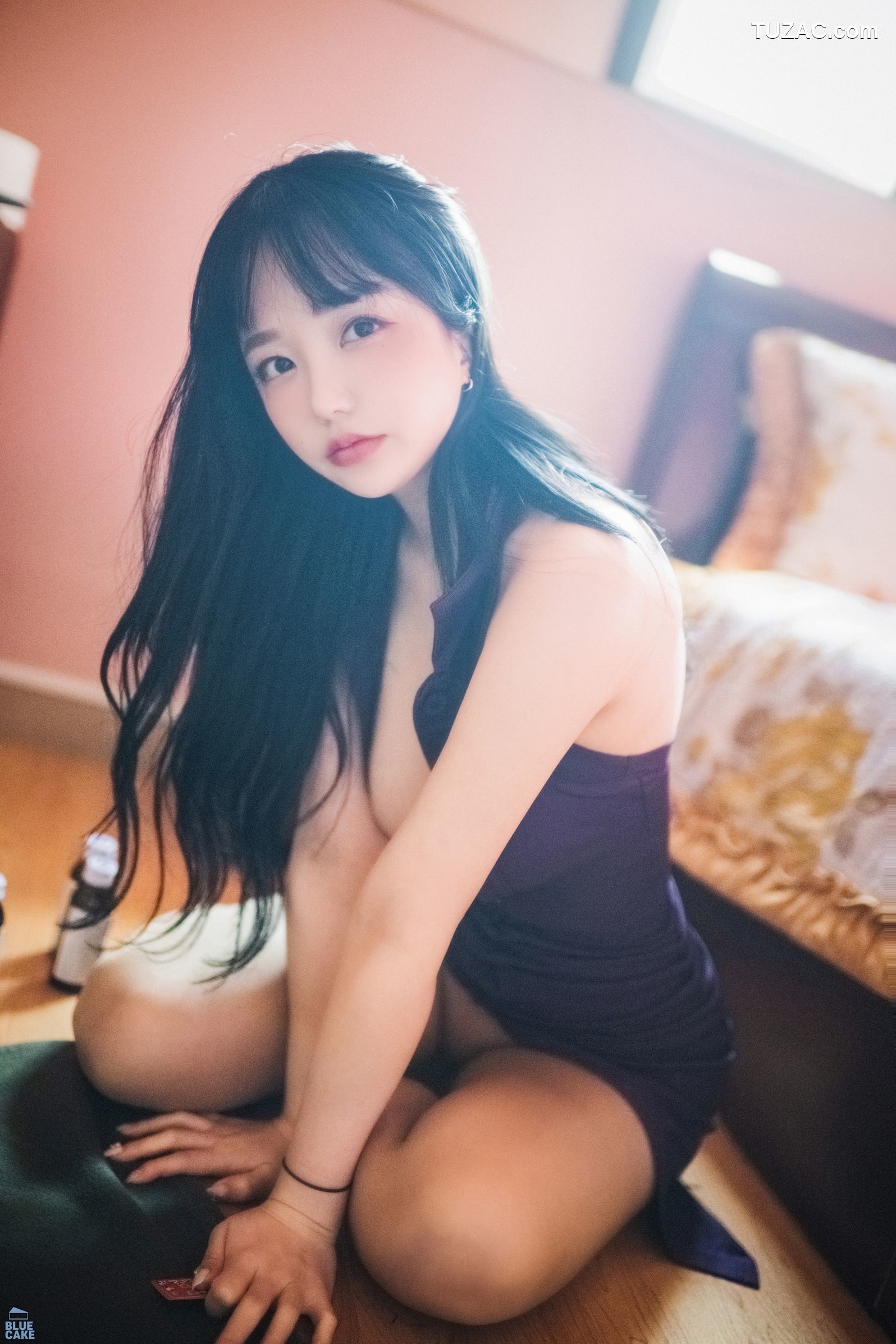 韩国美女-孙乐乐-Son-YeEun-无内裤露出-Nude-No-Panty-BLUECAKE