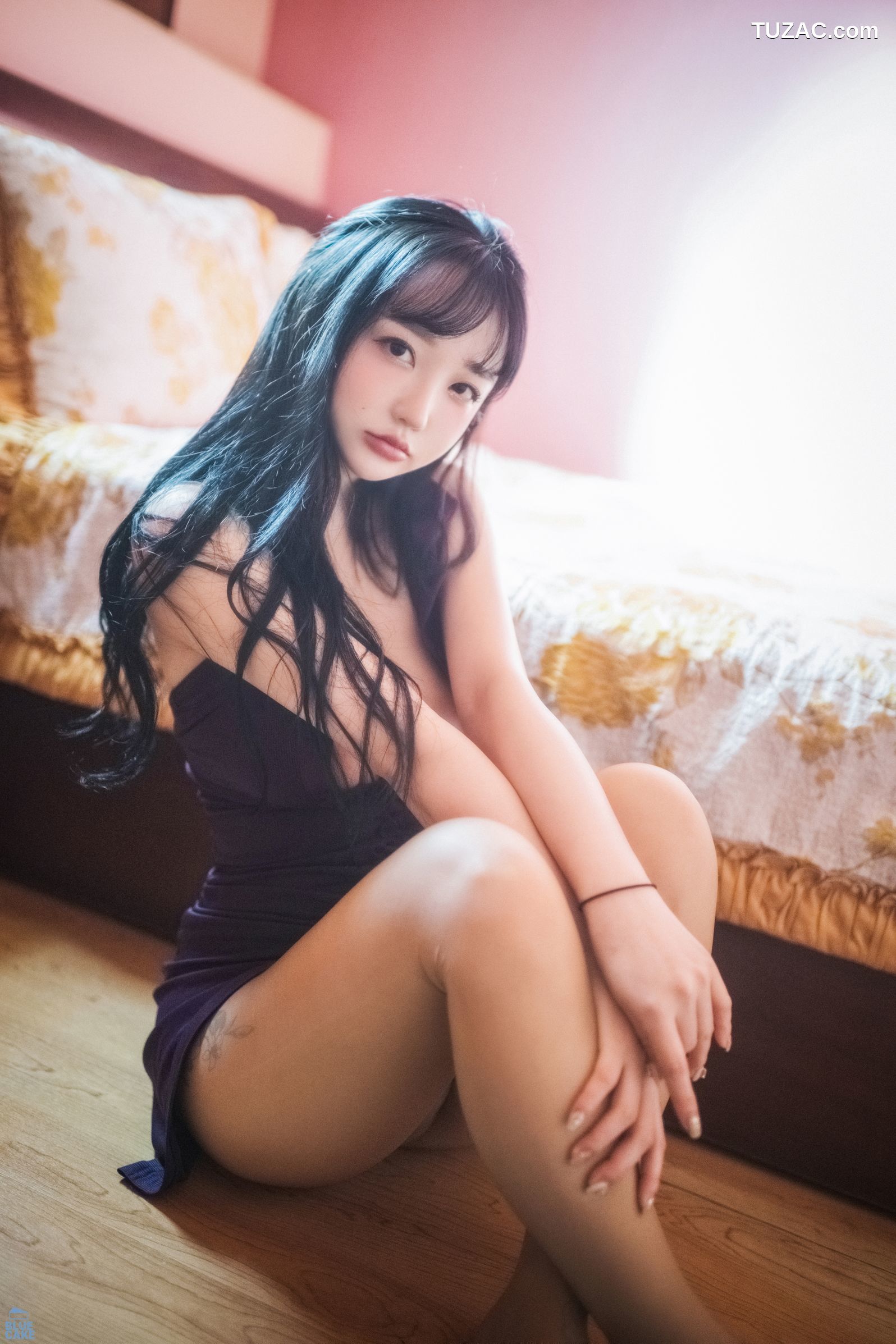韩国美女-孙乐乐-Son-YeEun-无内裤露出-Nude-No-Panty-BLUECAKE