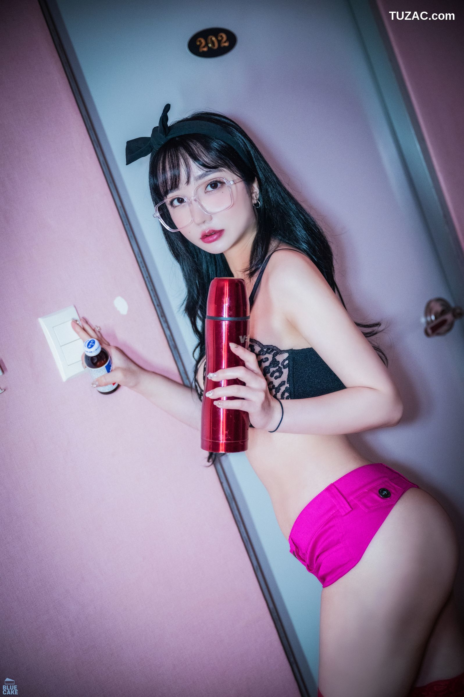 韩国美女-孙乐乐-Son-YeEun-无内裤露出-Nude-No-Panty-BLUECAKE