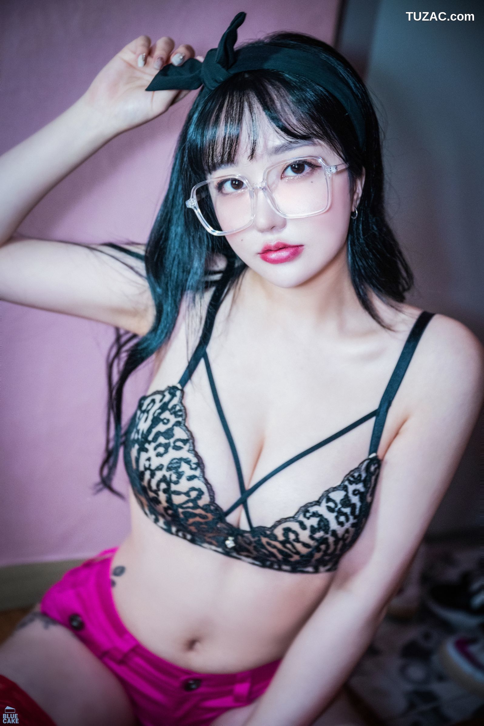 韩国美女-孙乐乐-Son-YeEun-无内裤露出-Nude-No-Panty-BLUECAKE