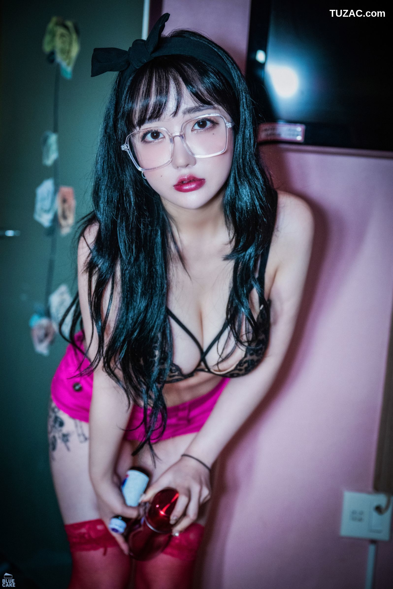 韩国美女-孙乐乐-Son-YeEun-无内裤露出-Nude-No-Panty-BLUECAKE