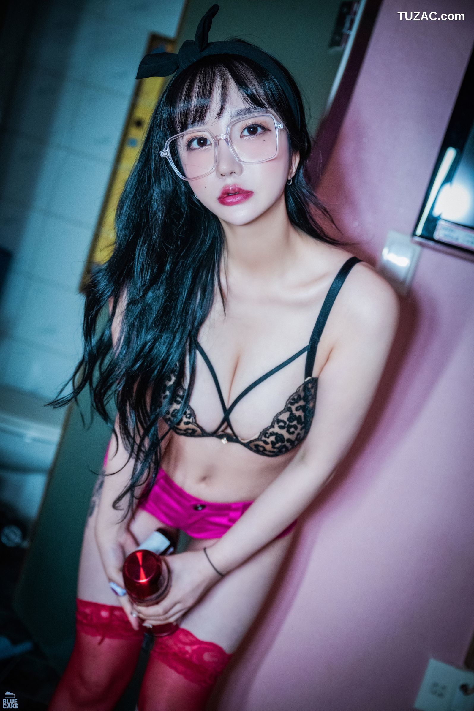 韩国美女-孙乐乐-Son-YeEun-无内裤露出-Nude-No-Panty-BLUECAKE